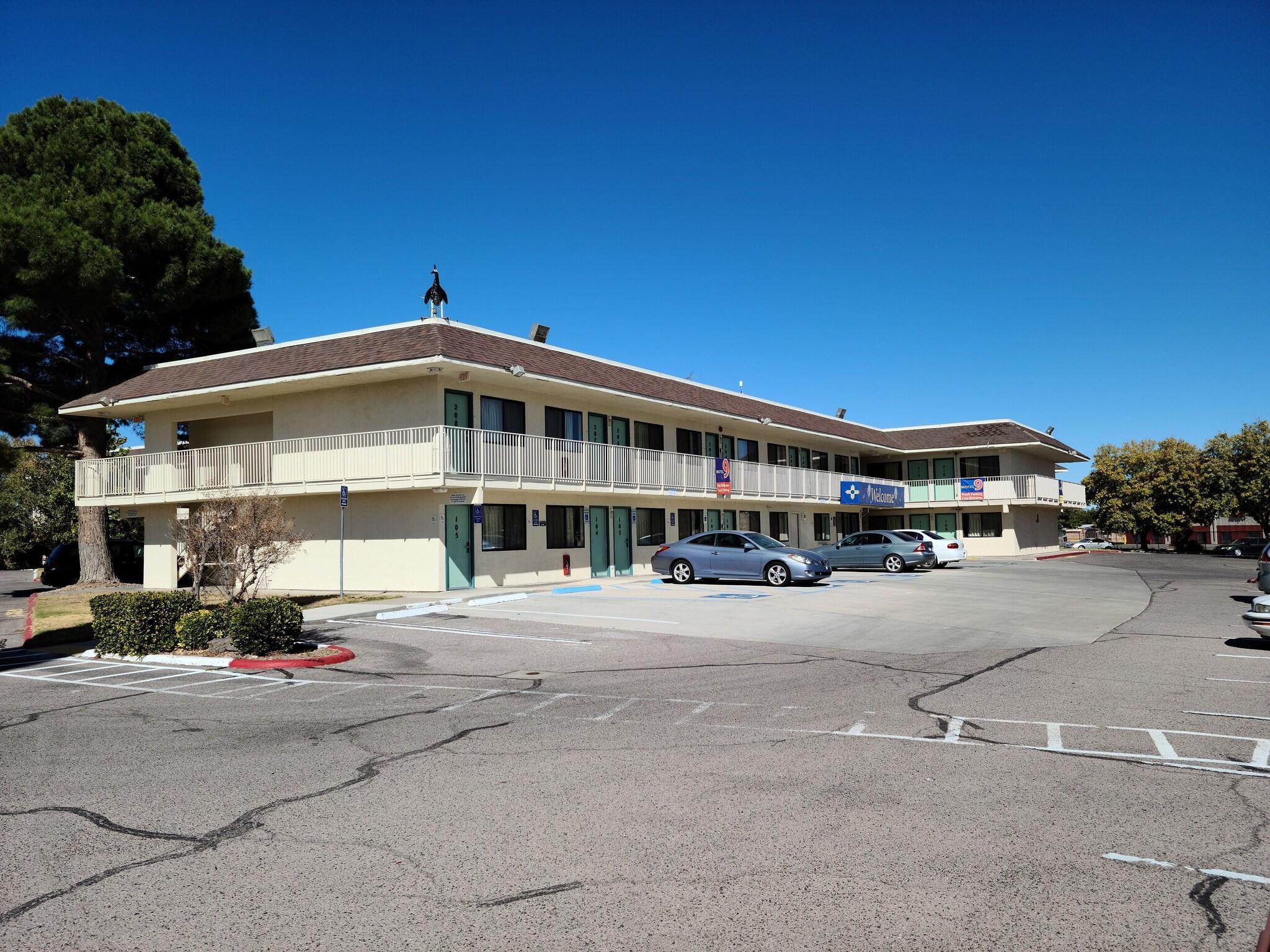 Vista Exterior Motel 9 Las Cruces