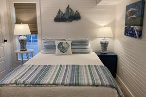 Alojamiento - Beach Walk Bungalow 1Bedroom 1Bath, 4 blocks to the beach!! Private Courtyard