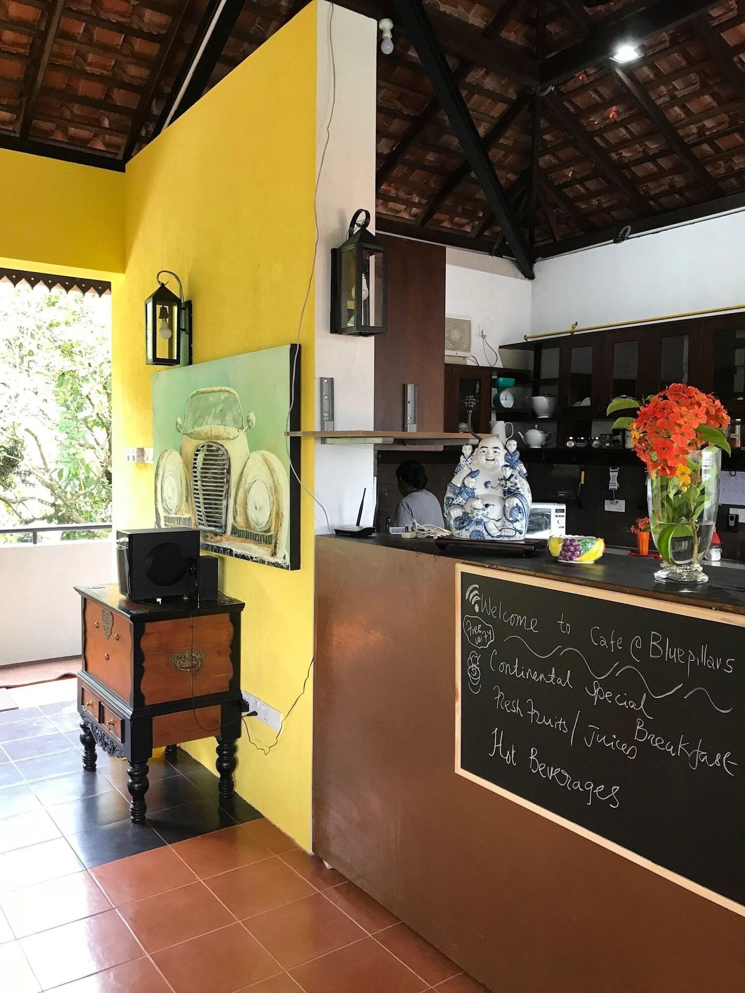 Bar/Salón Blue Pillars Kandy