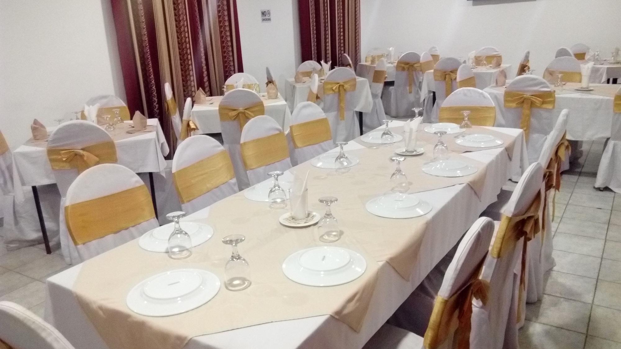 Restaurant Sarathchandra Tourist Guest House