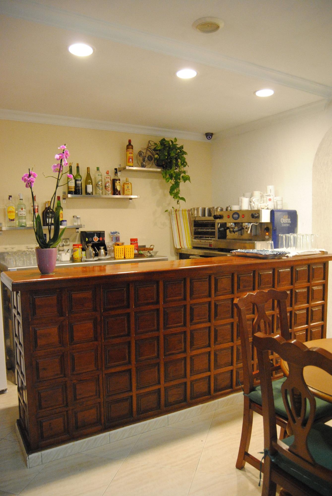 Bar/Salón Hostal Italia