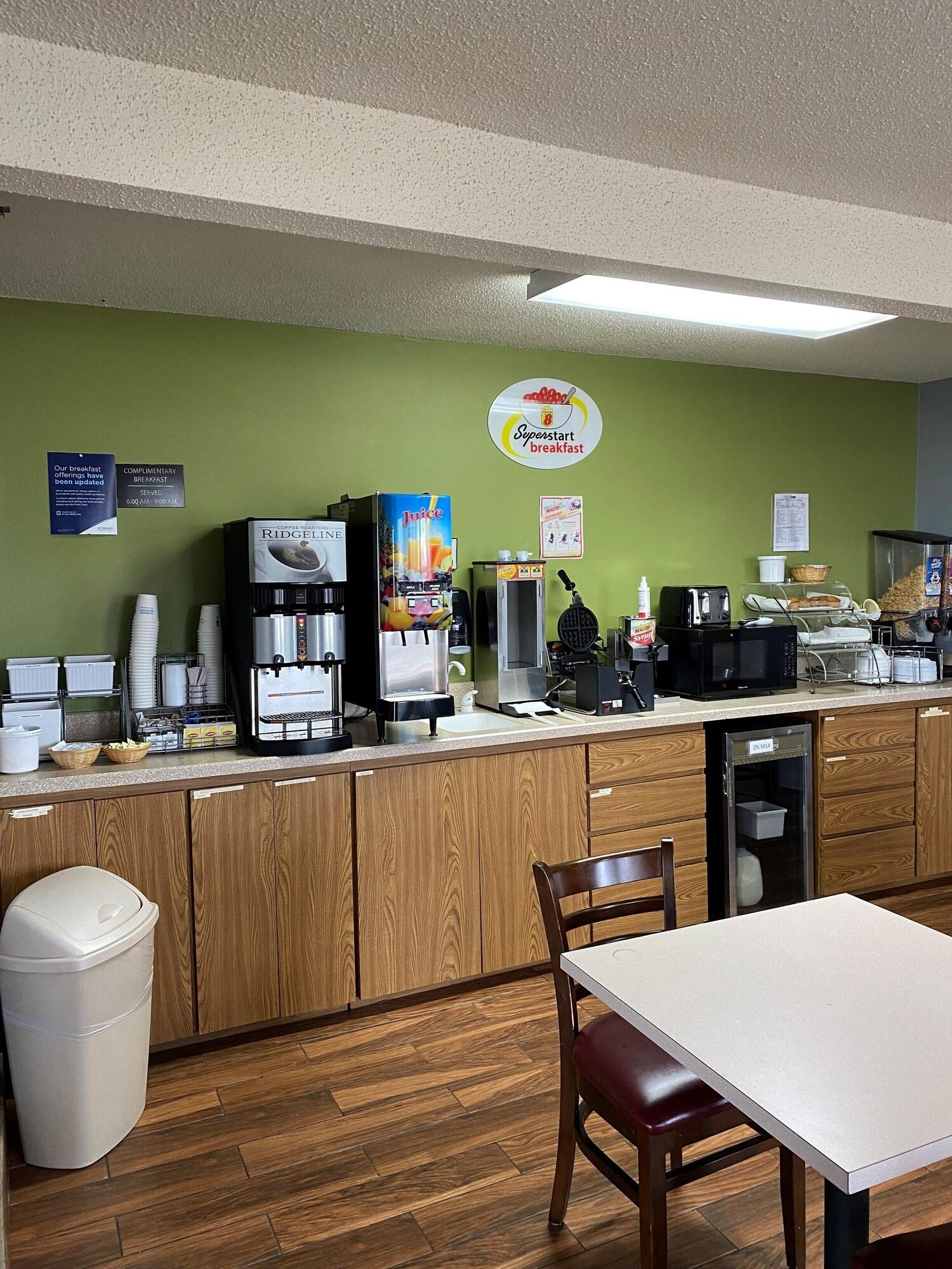 Restaurant Super 8 by Wyndham Toledo