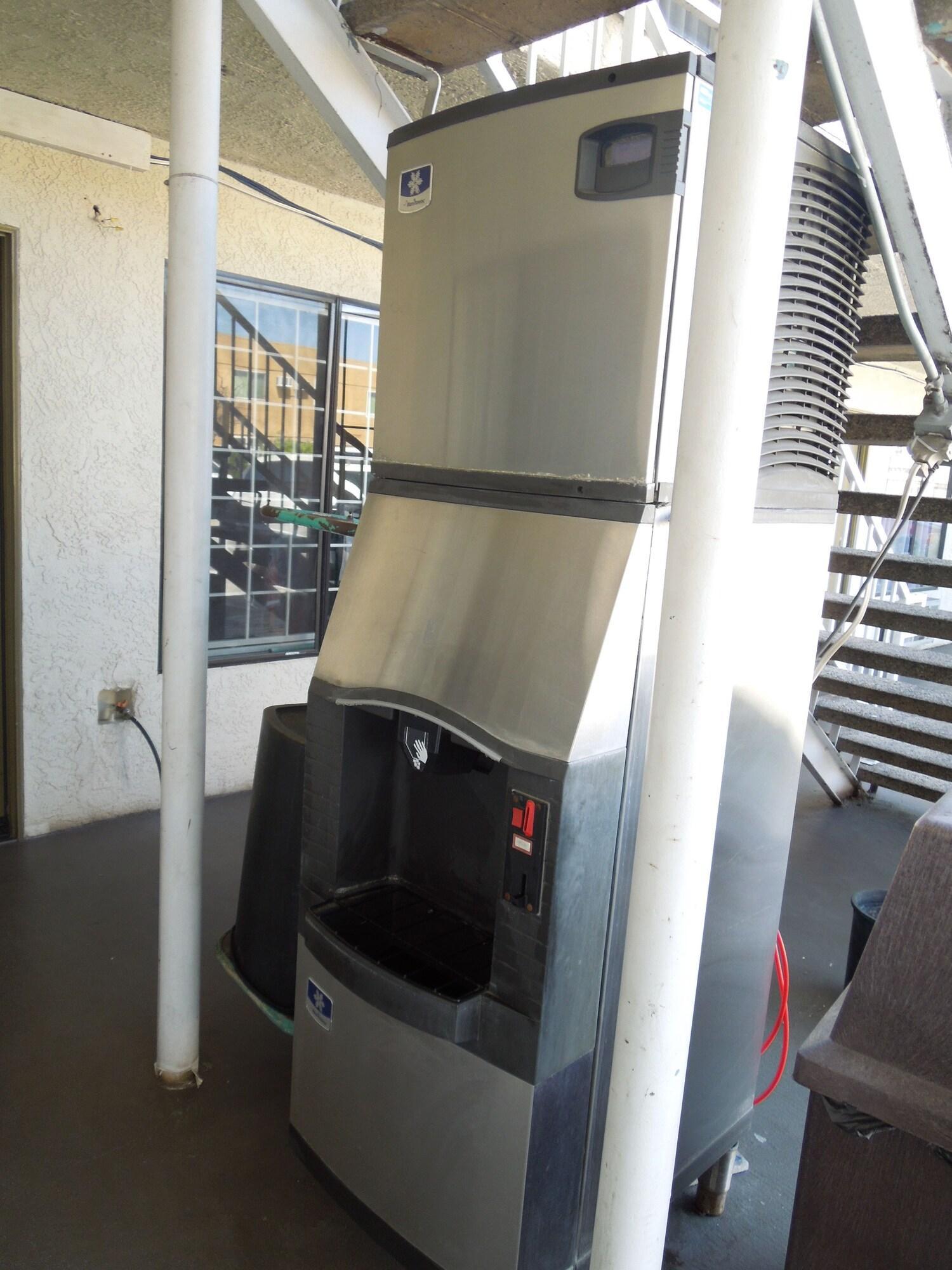 Vista Exterior National Inn Garden Grove