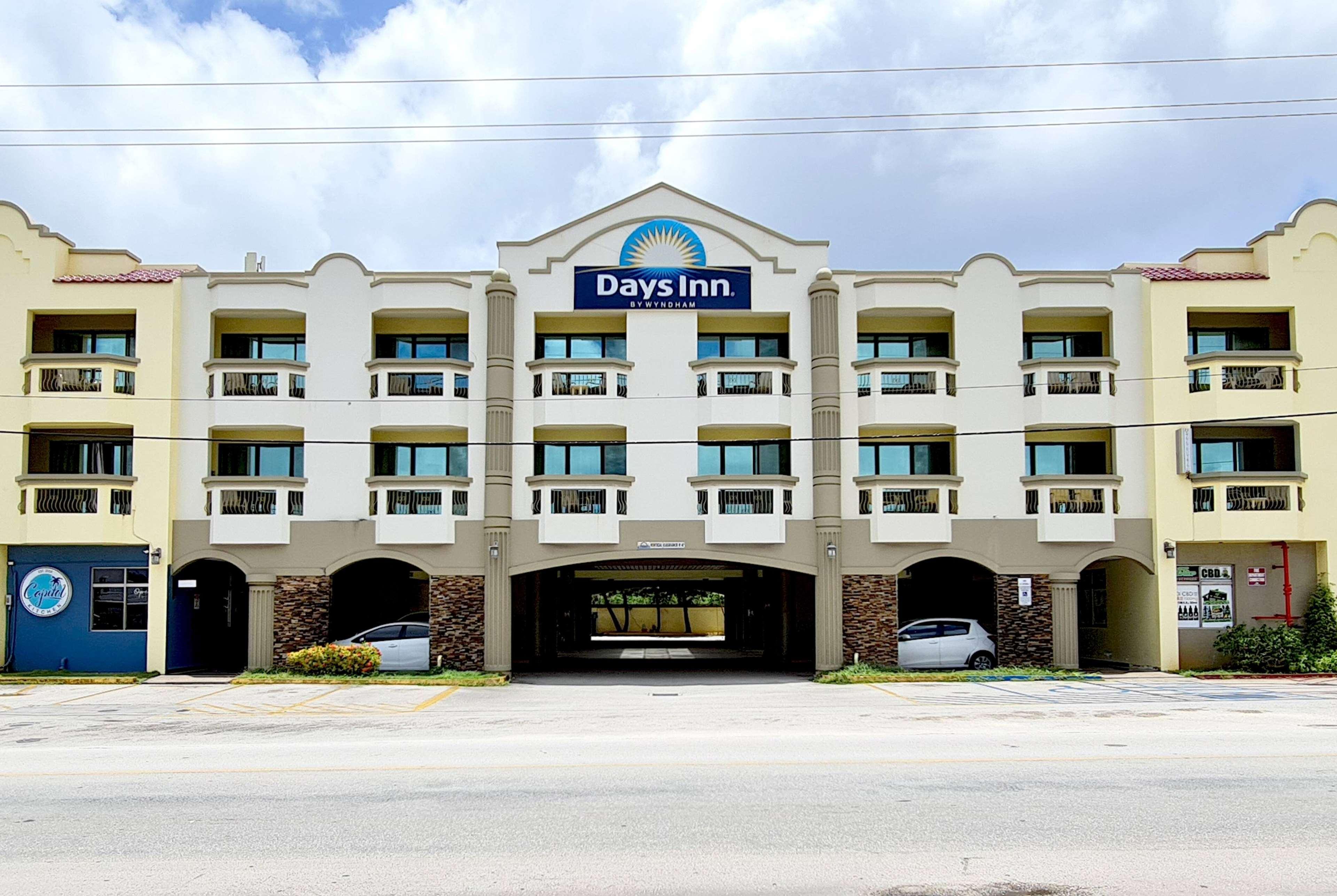 Vista Exterior Days Inn Guam-Tamuning