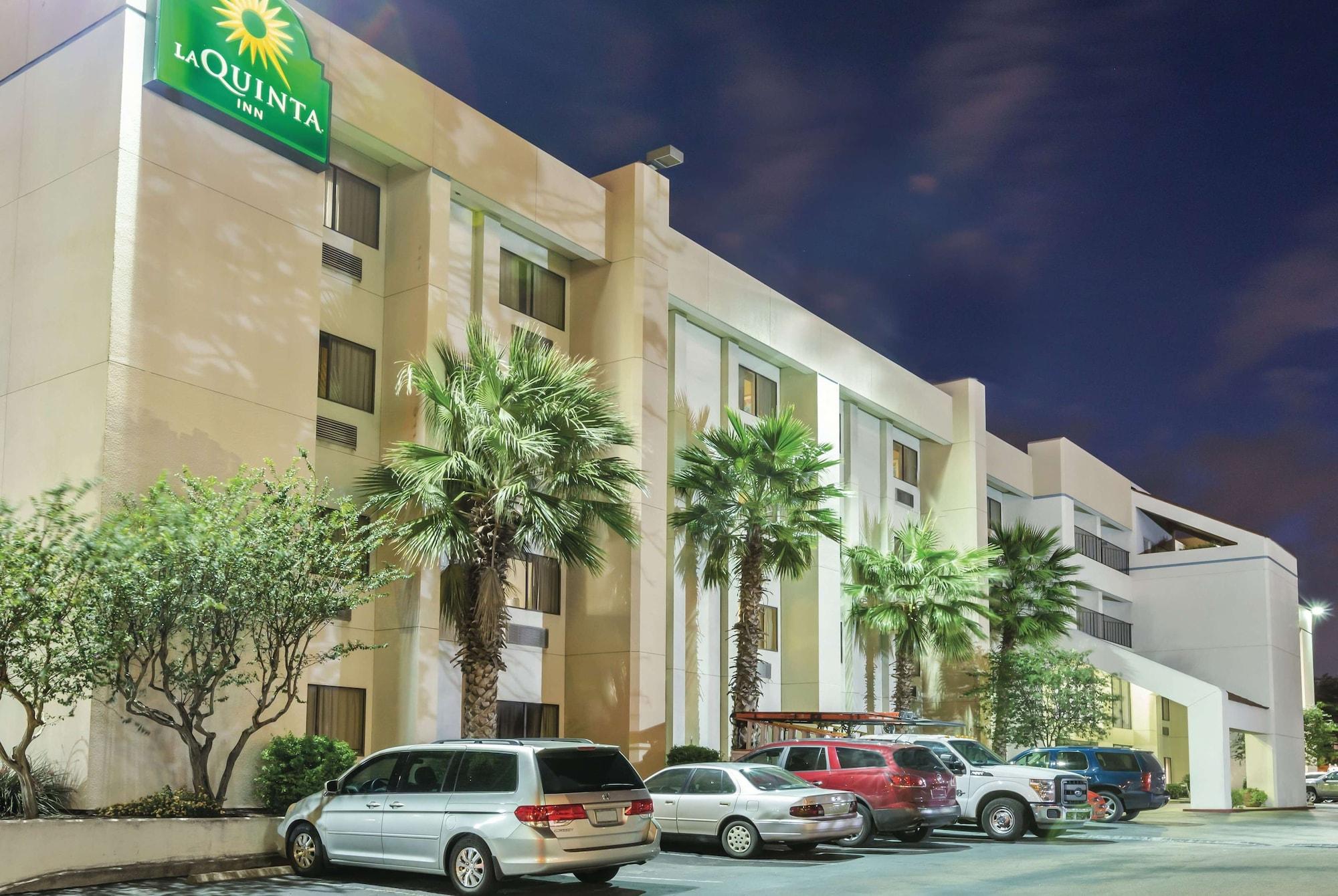 Vista Exterior La Quinta Inn by Wyndham Austin North