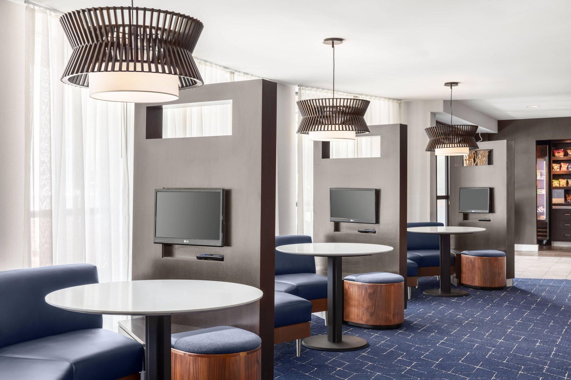 Vista Lobby Courtyard by Marriott Portland Airport