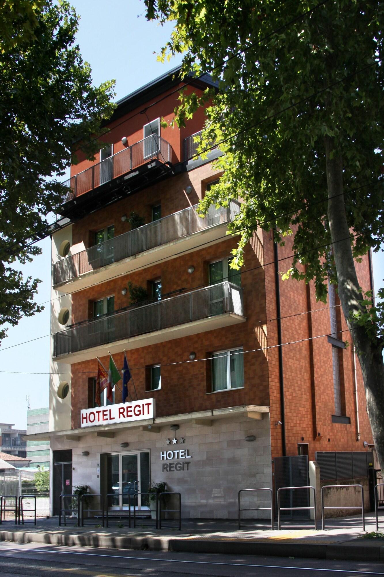 Vista Exterior Hotel Regit