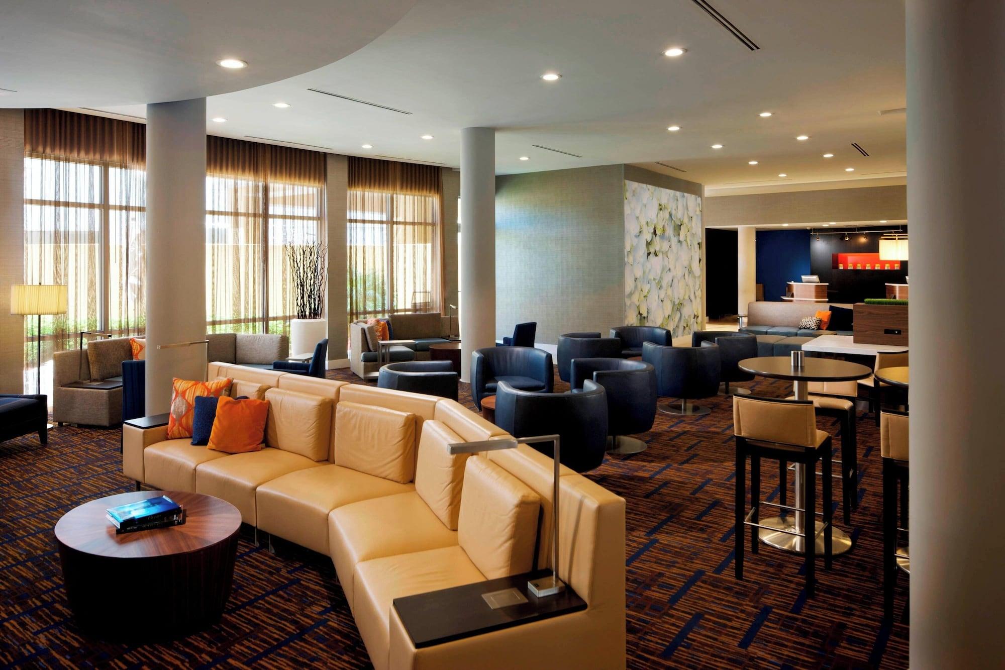 Vista Lobby Courtyard by Marriott Miami Dadeland