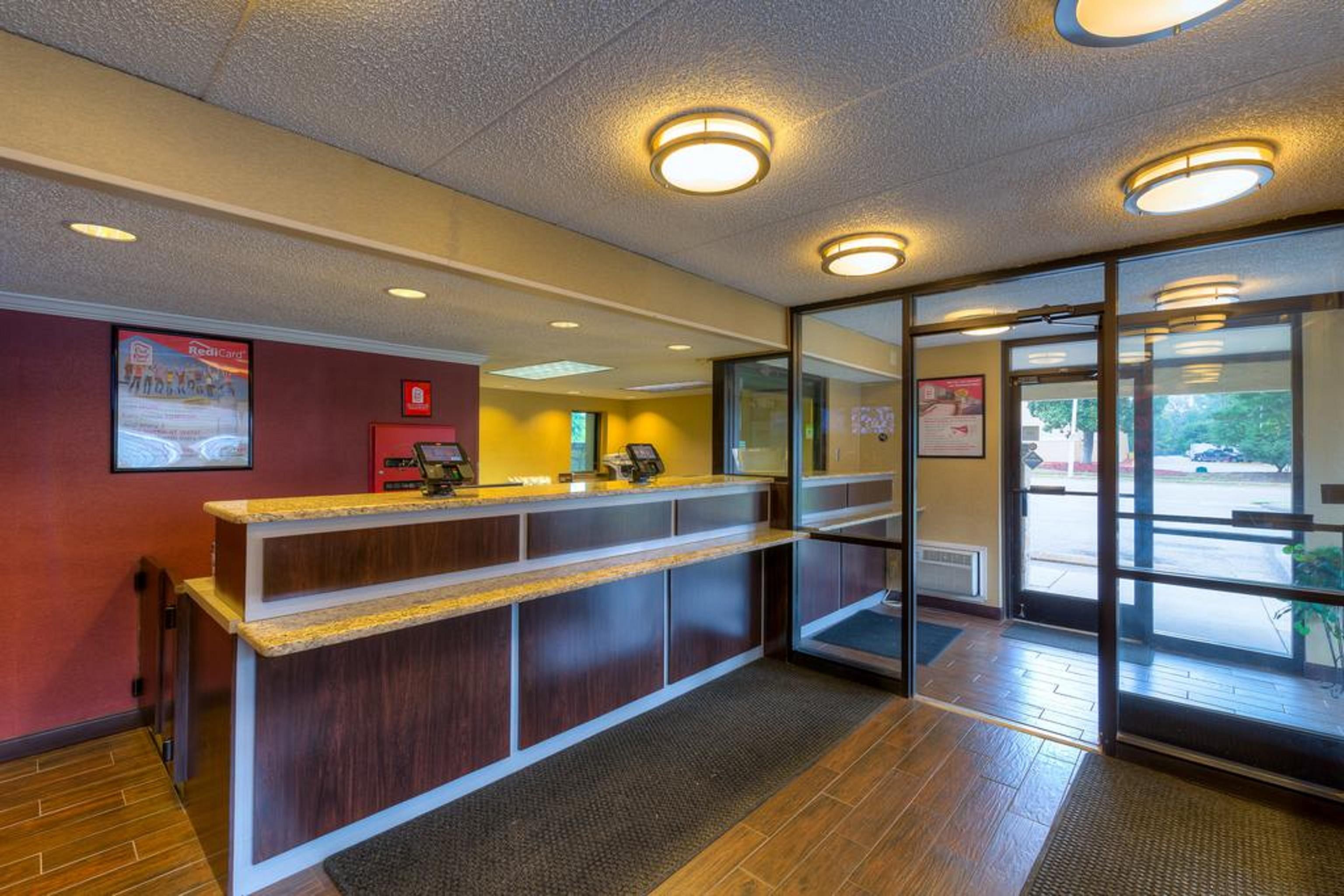 Vista Lobby Red Roof Inn Memphis East