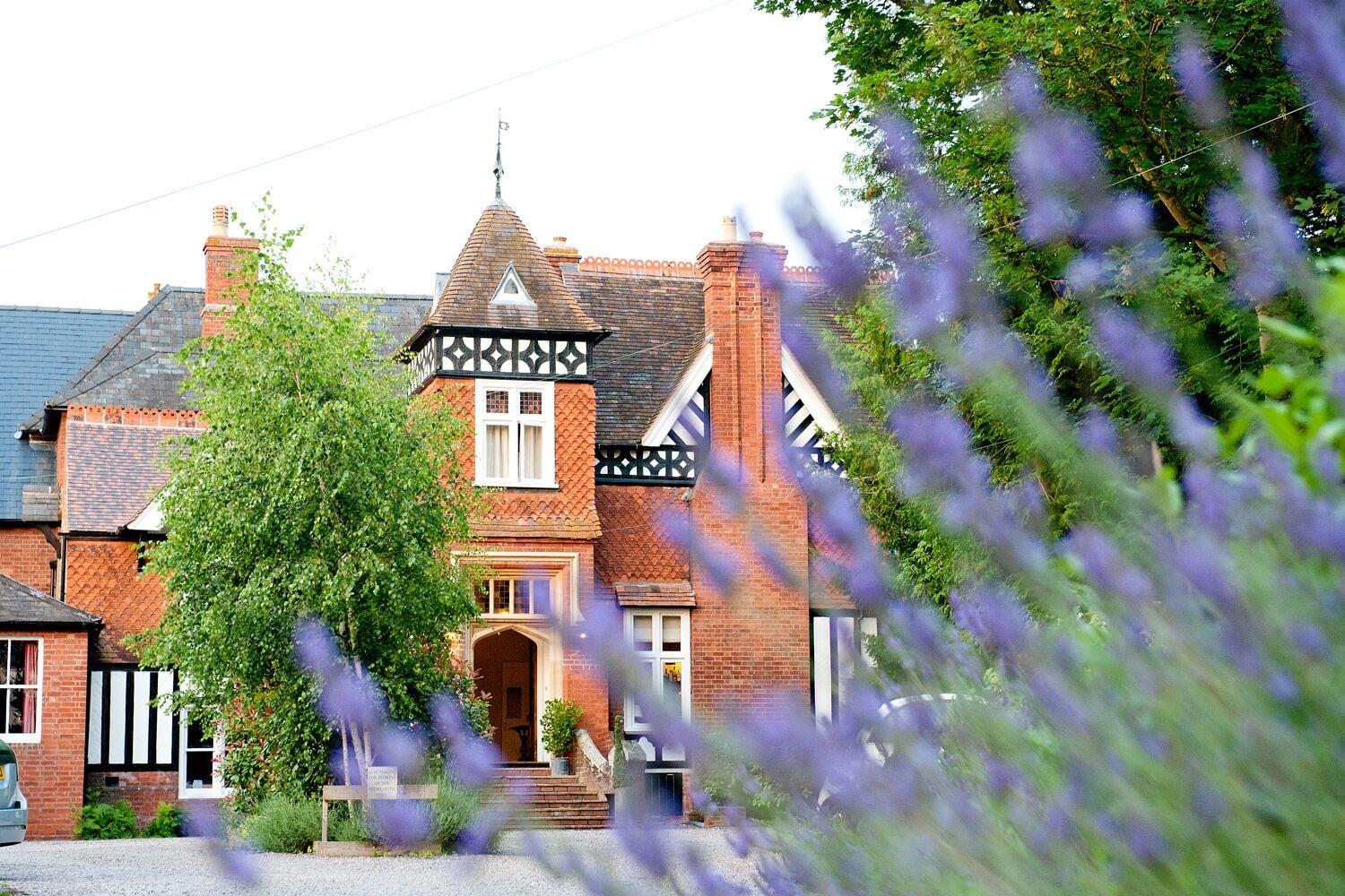 Vista Exterior The Priory