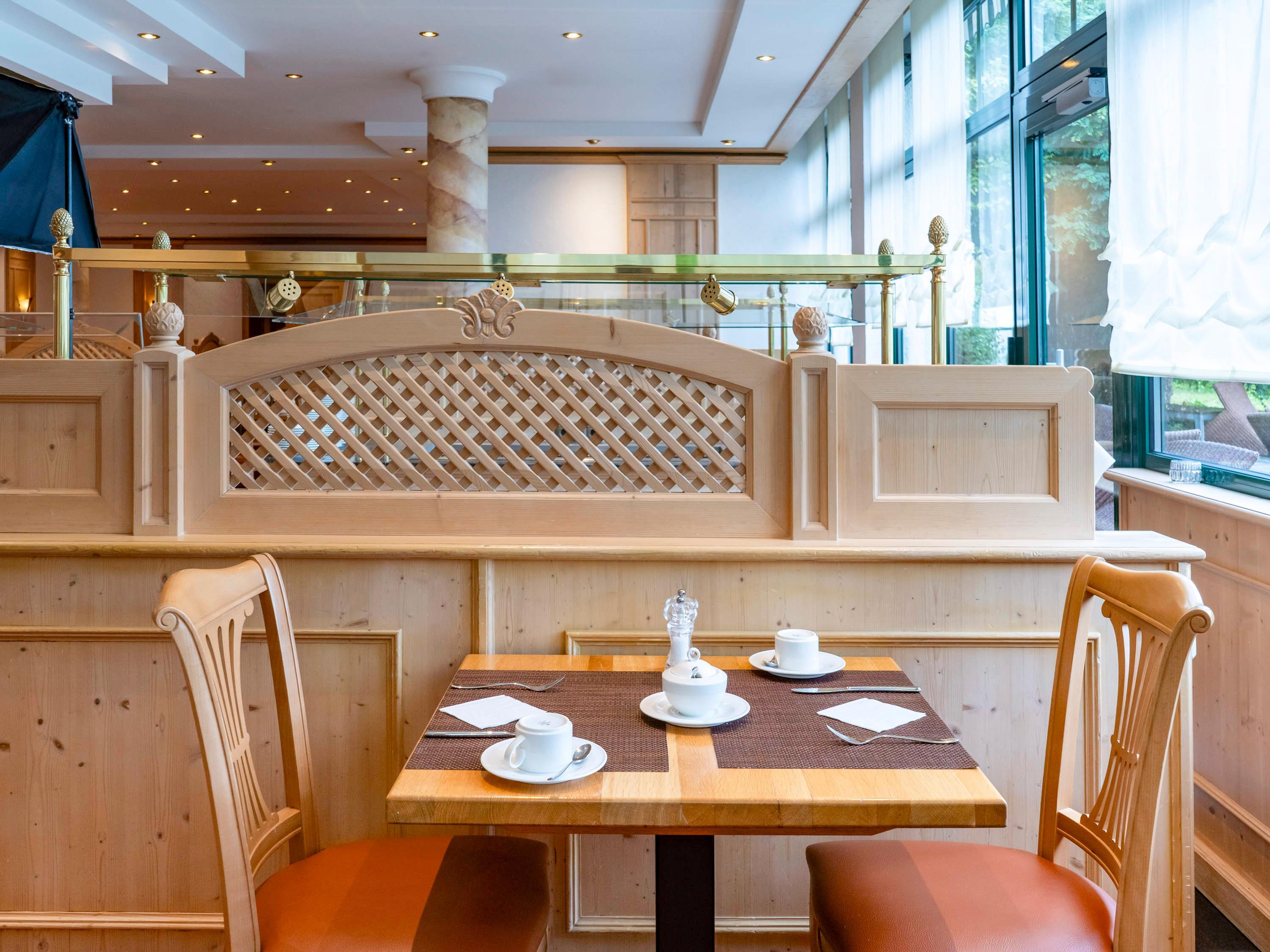 Restaurant Atomis Hotel Munich Airport by Mercure