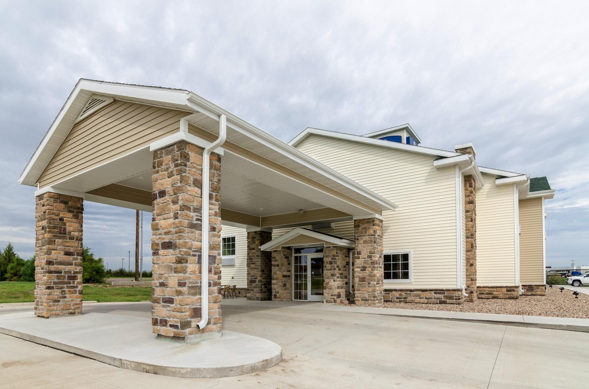Vista Exterior Cobblestone Inn & Suites - Oberlin