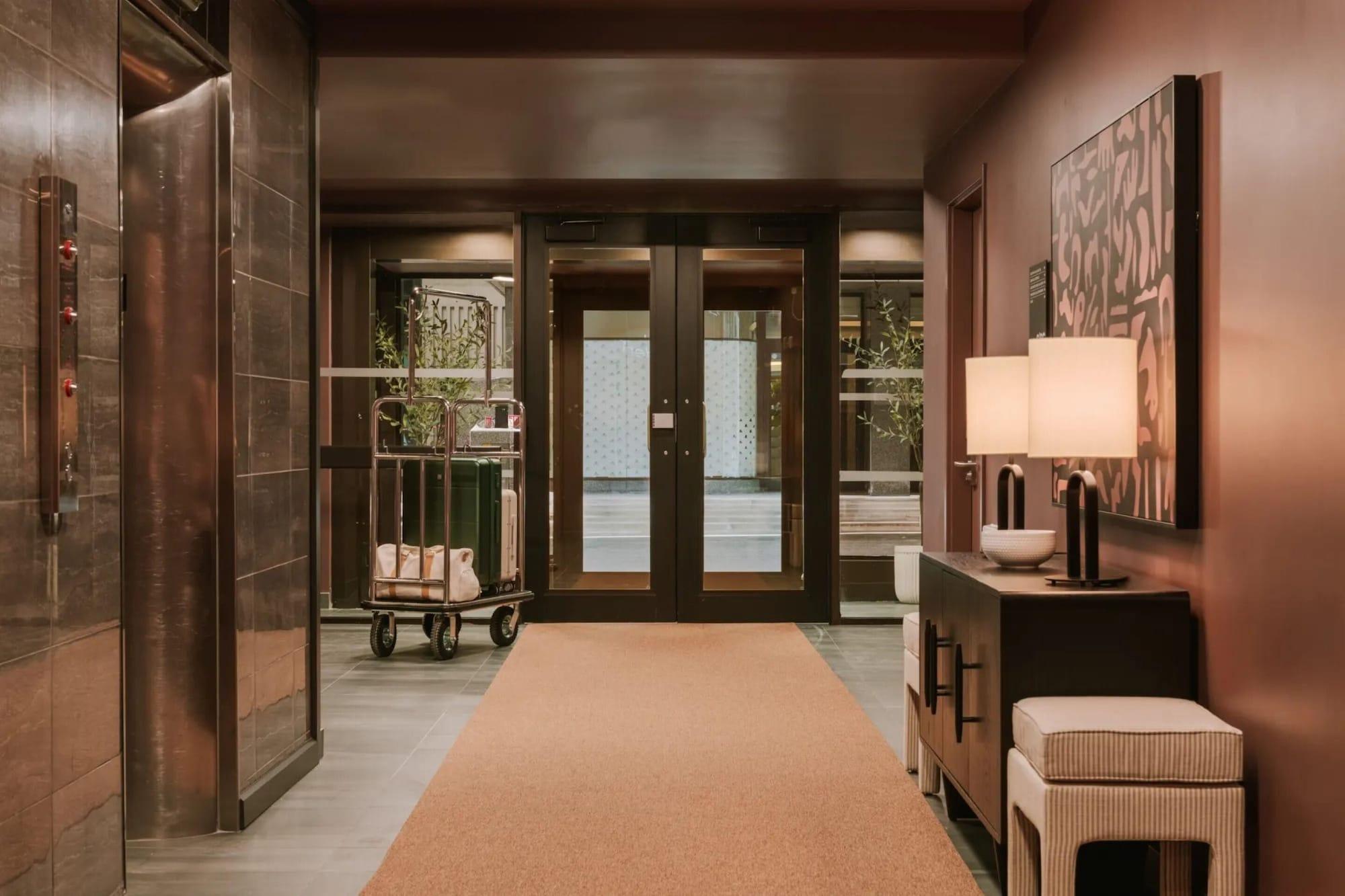 Vista Lobby Arlo, BW Signature Collection