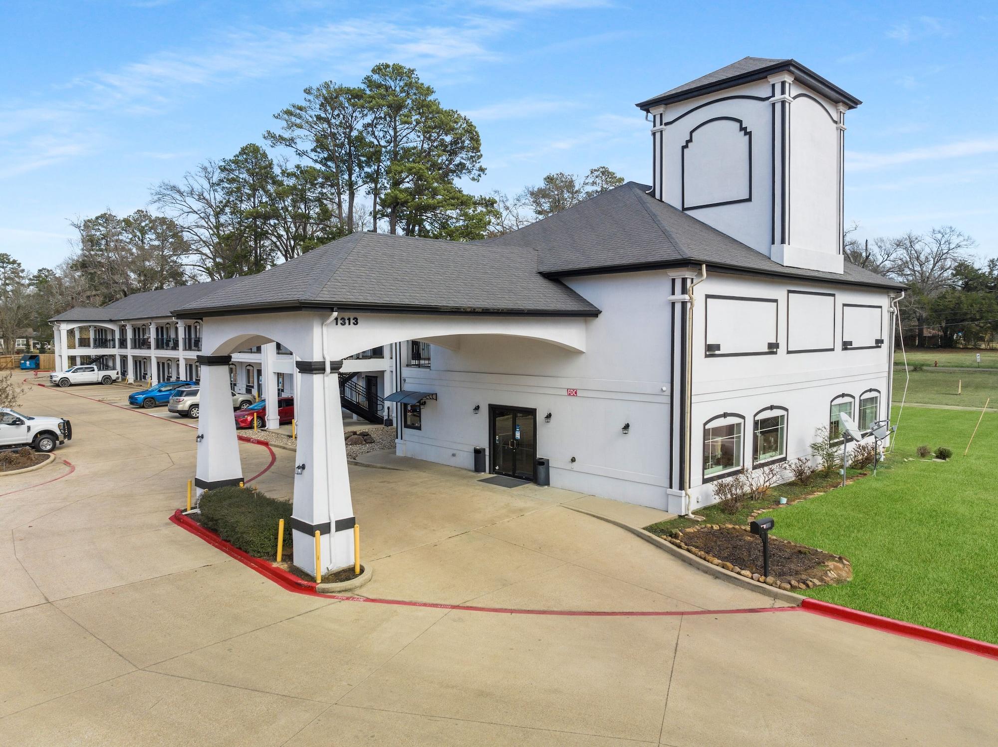 Varios Super 8 by Wyndham Mansfield LA