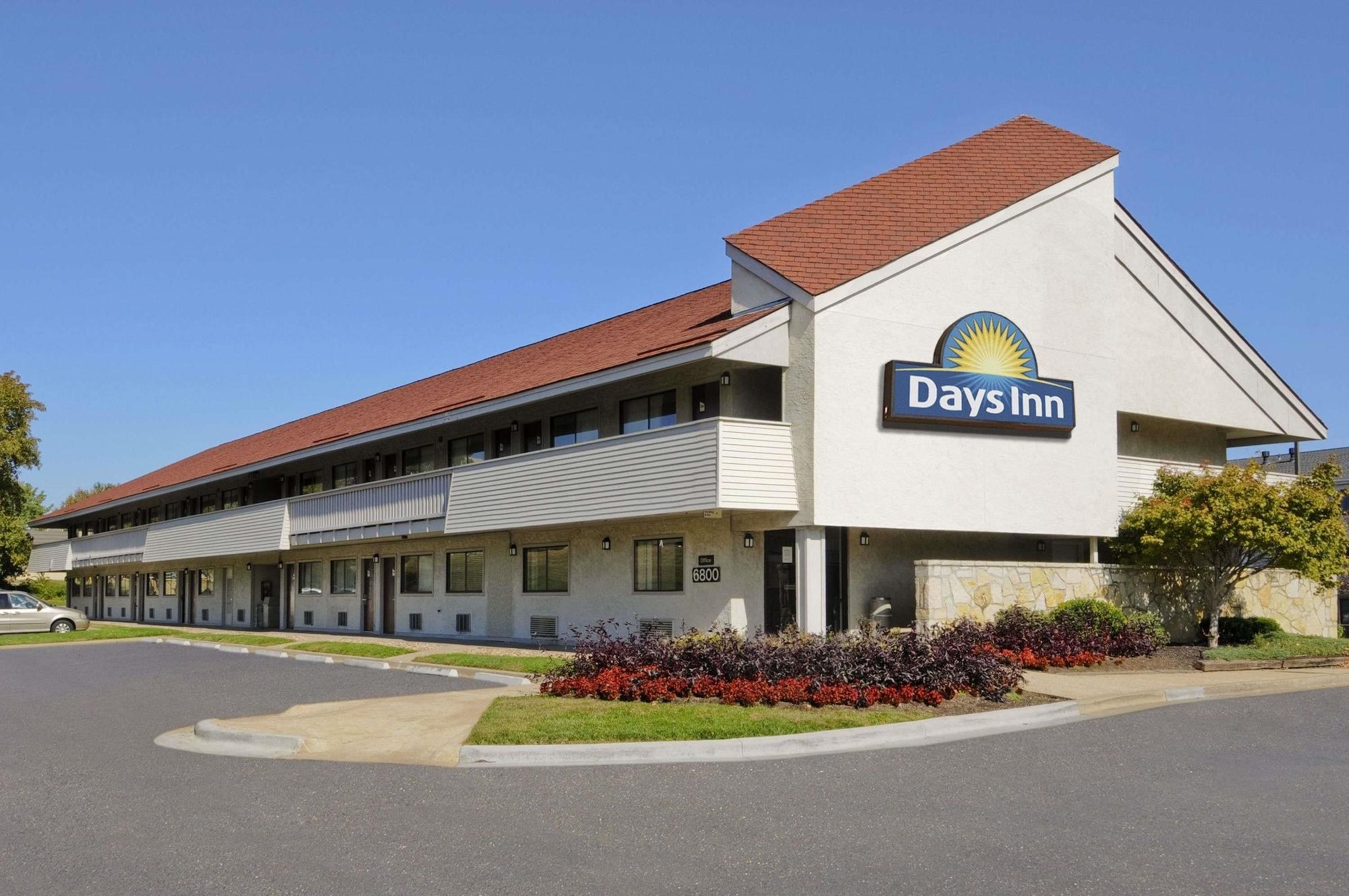 Vista Exterior Days Inn by Wyndham Overland Park/Metcalf/Convention Center