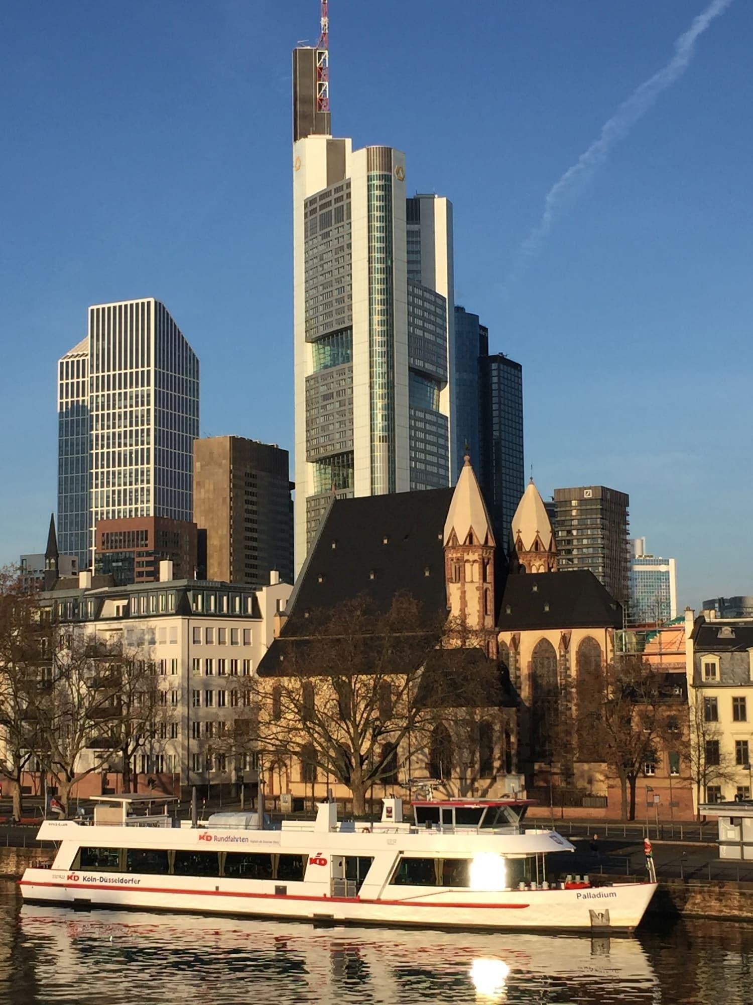 Vista Exterior Carlton Hotel