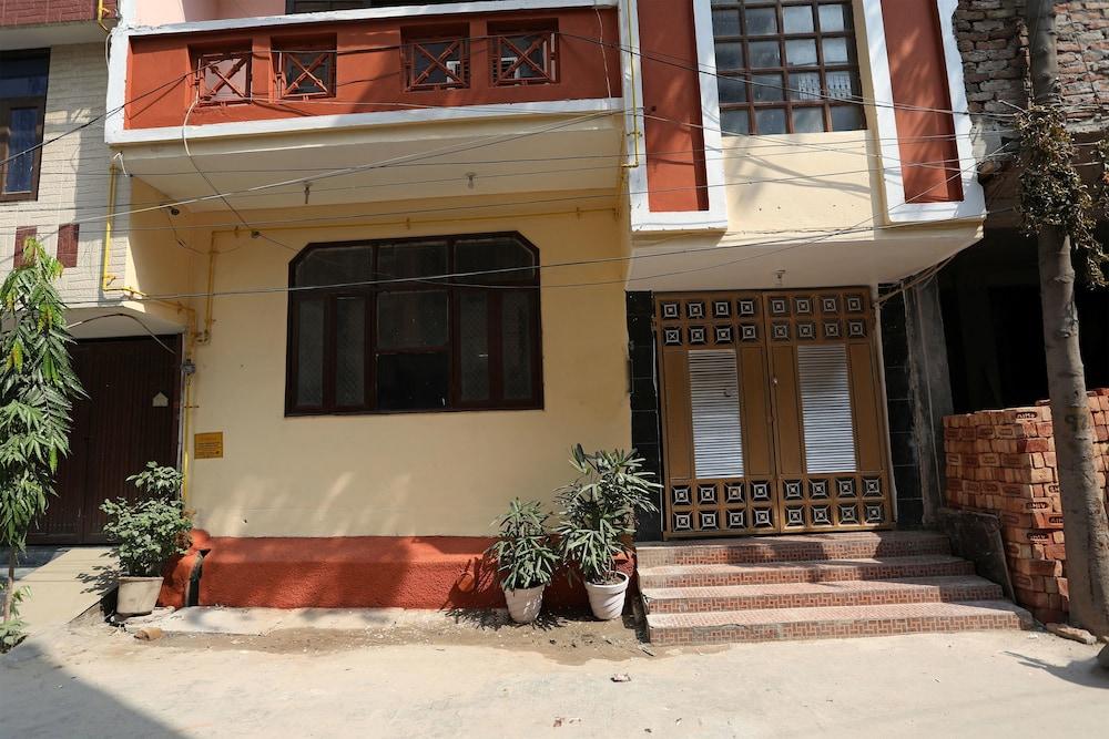 Vista Exterior OYO 9534 Hotel Heights