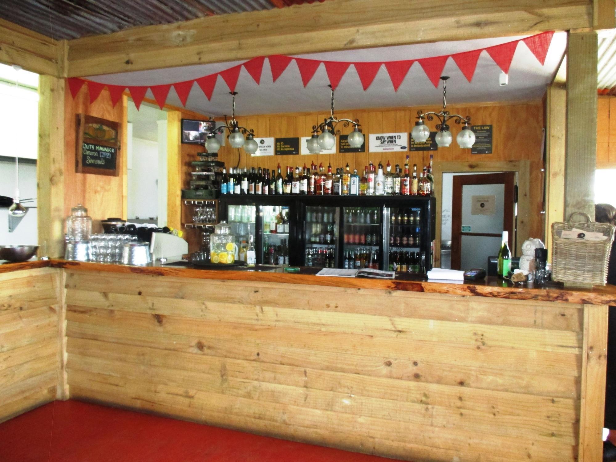 Bar/Salón Owls Nest Motel