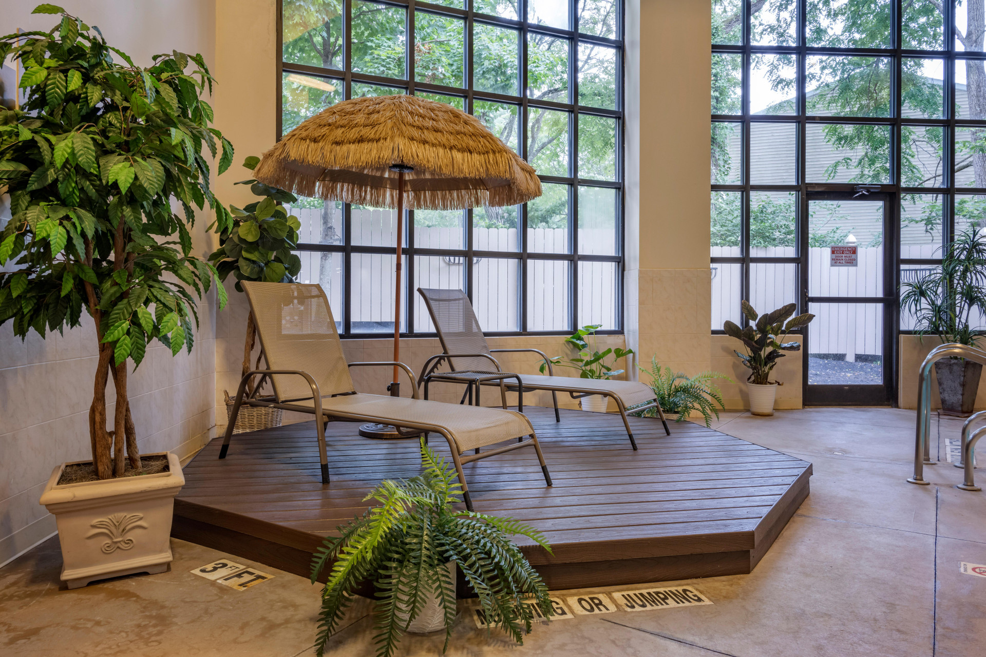 Vista Piscina Comfort Suites State College near Penn State