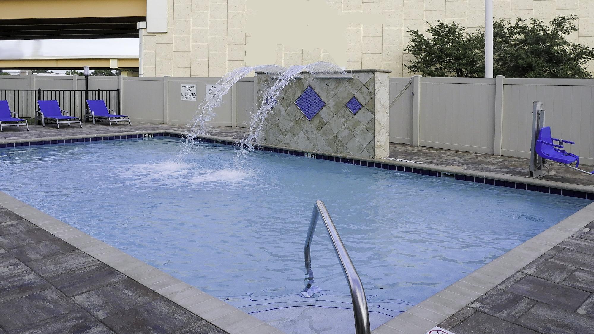 Vista Piscina Holiday Inn Express & Suites Tampa East - Ybor City by IHG