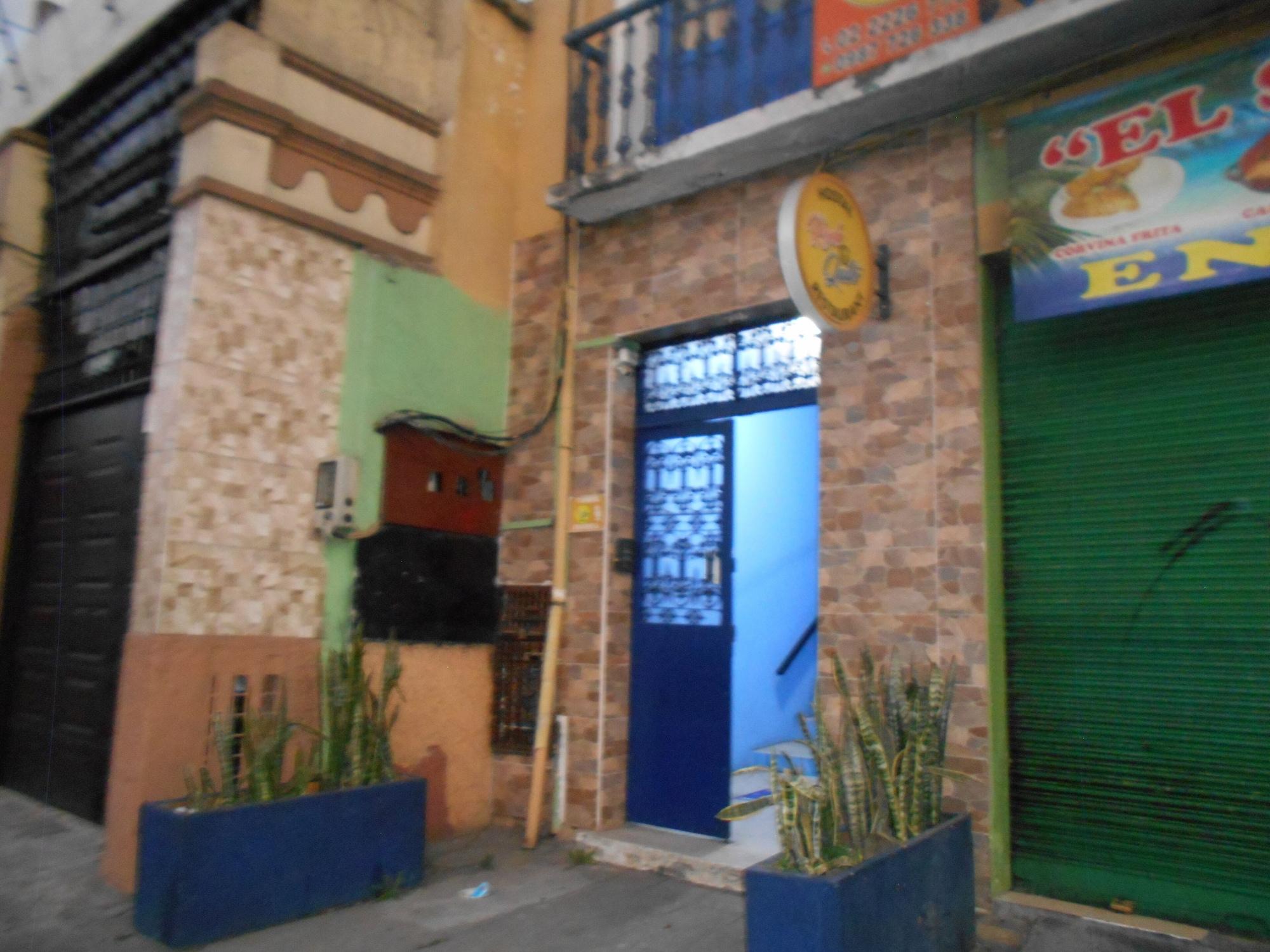 Vista Exterior Hostal Rock Quito