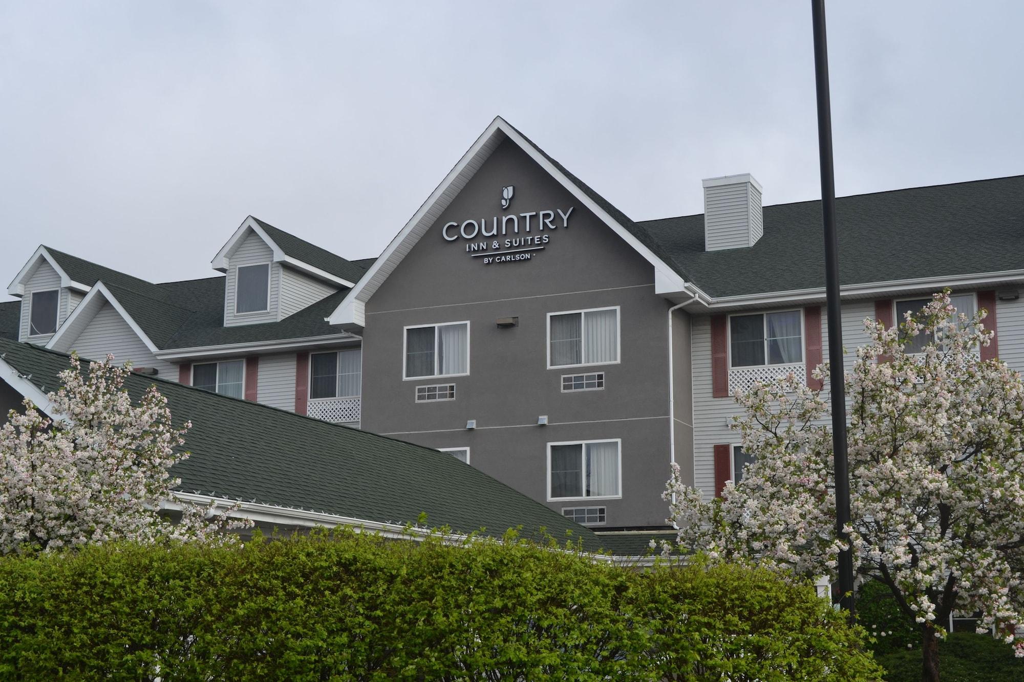 Vista Exterior Country Inn & Suites by Radisson, Gurnee, IL