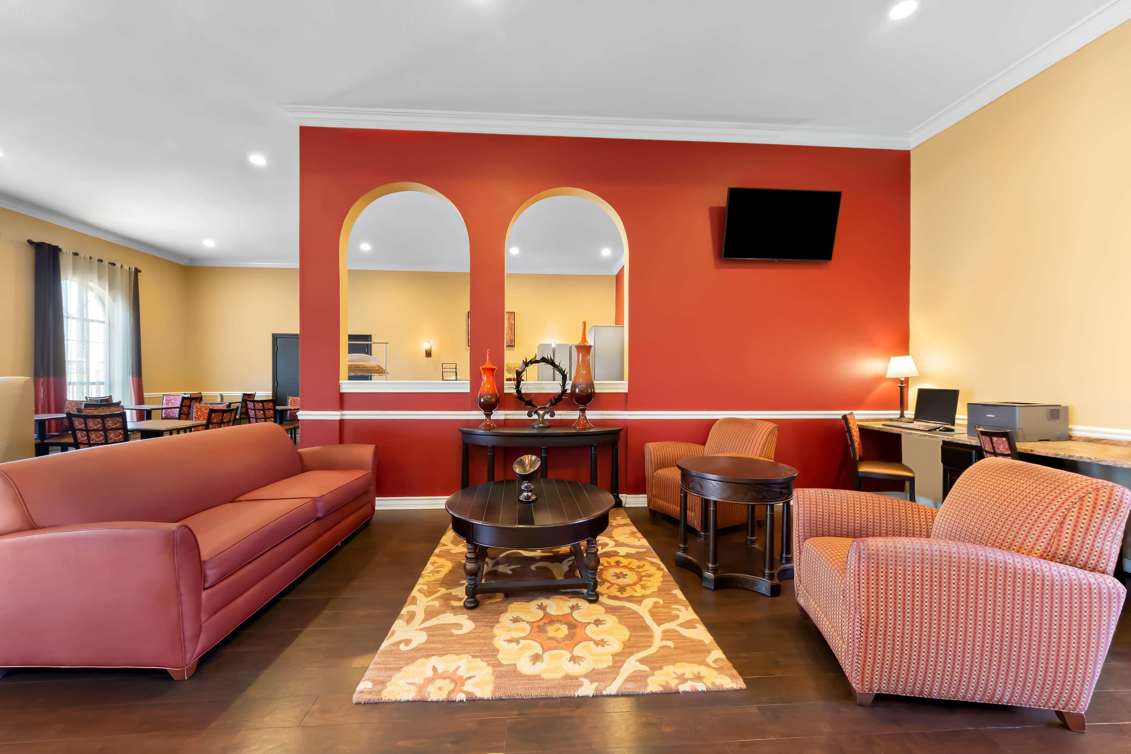 Vista Lobby SureStay Plus by Best Western San Antonio Fiesta Inn