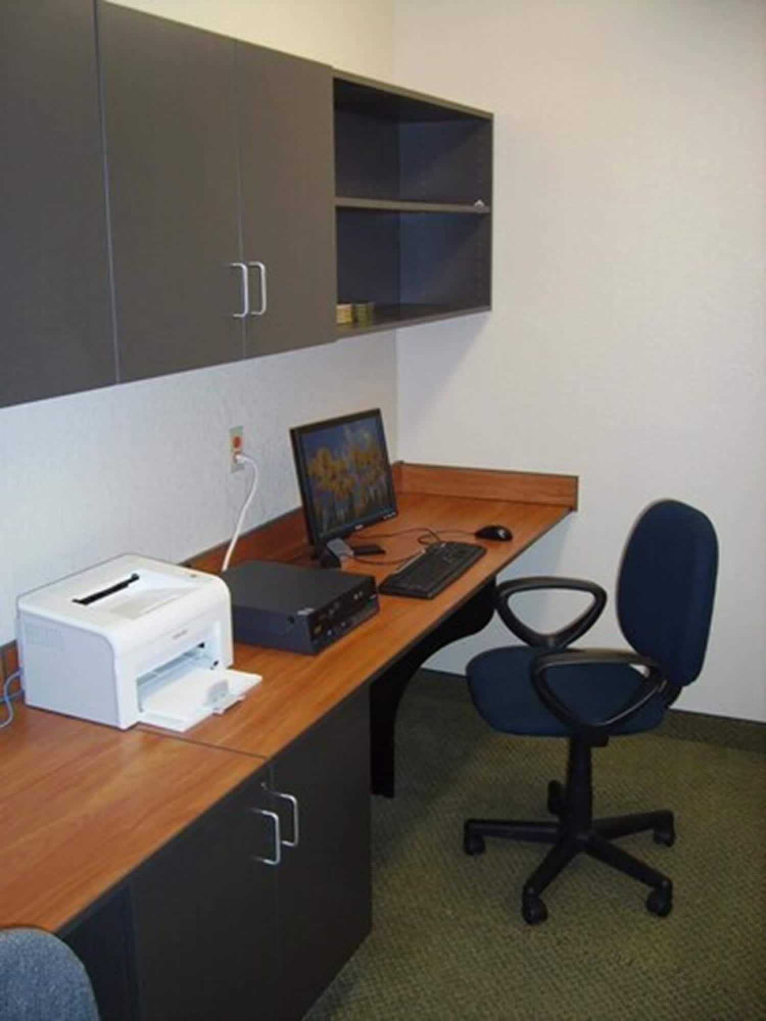 Centro de Negocios Parry Sound Inn & Suites
