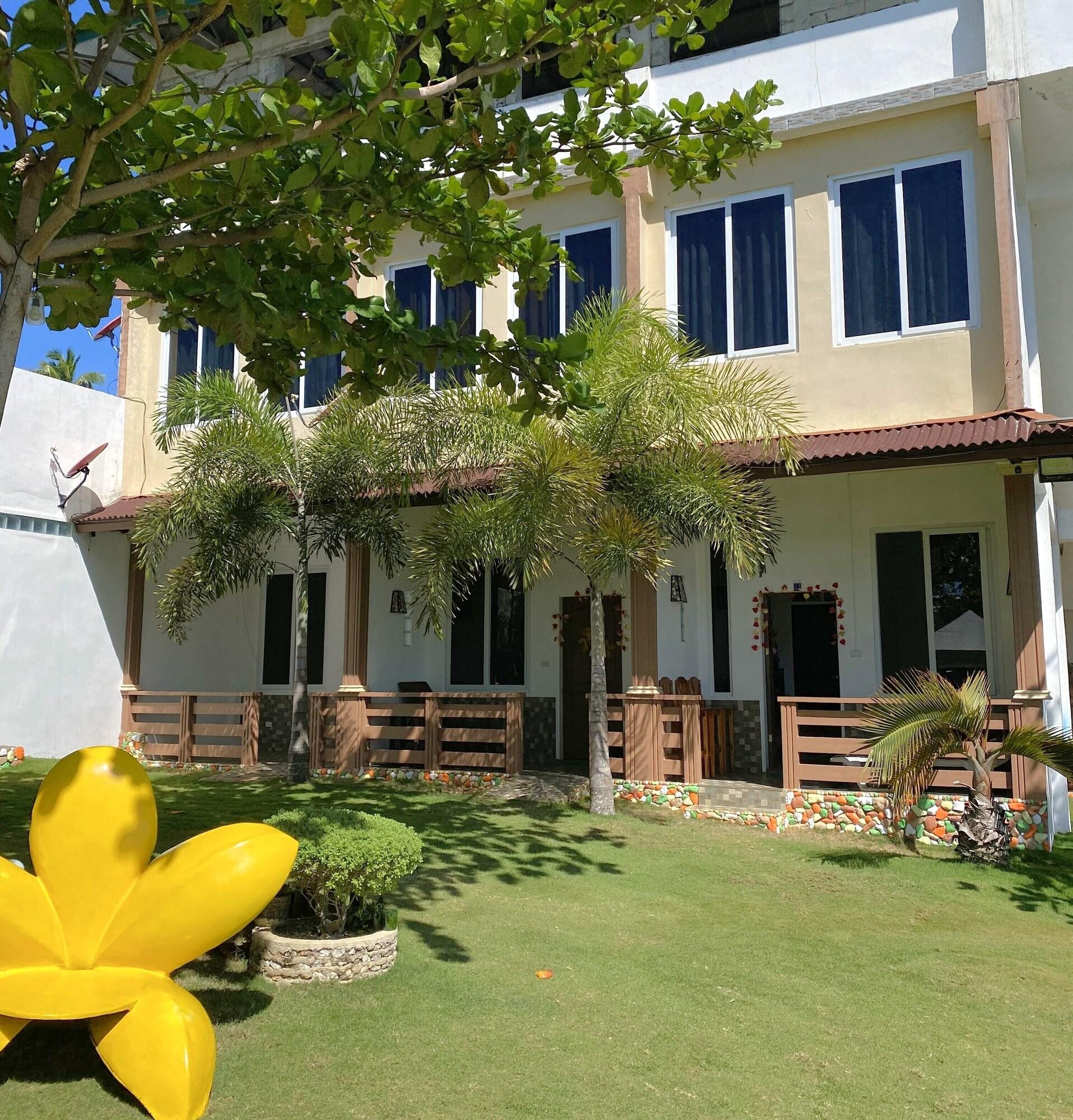 Vista Exterior Oceanfront Beach Resort