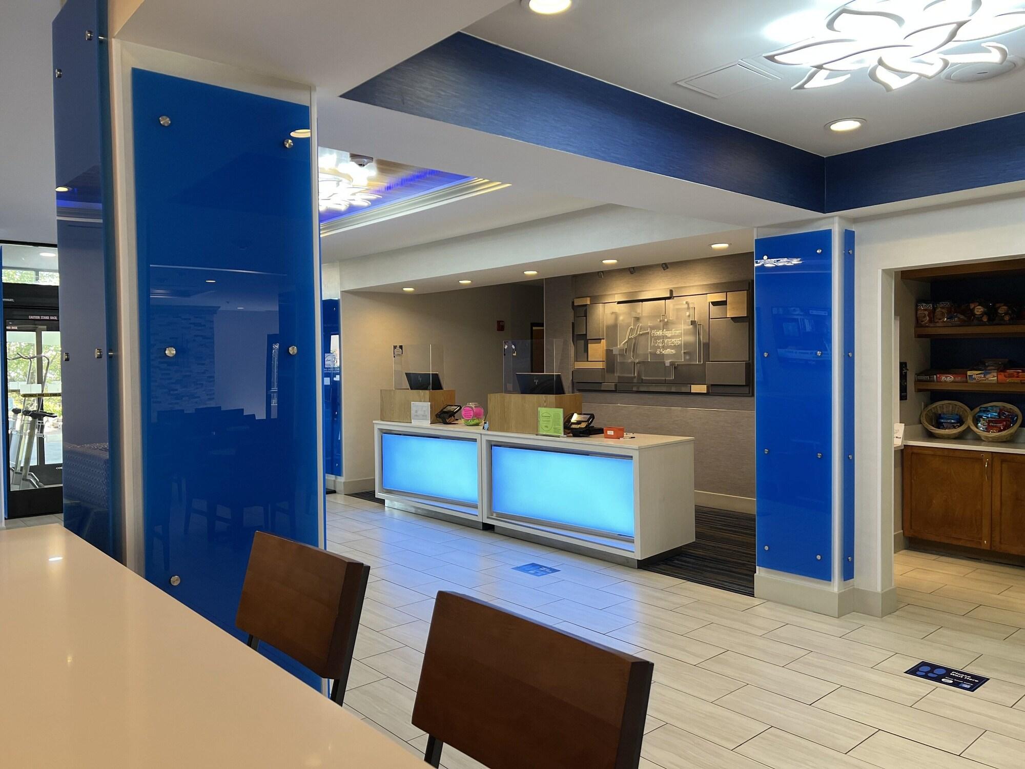 Vista Lobby Holiday Inn Express Hotel & Suites Columbia East - Elkridge by IHG