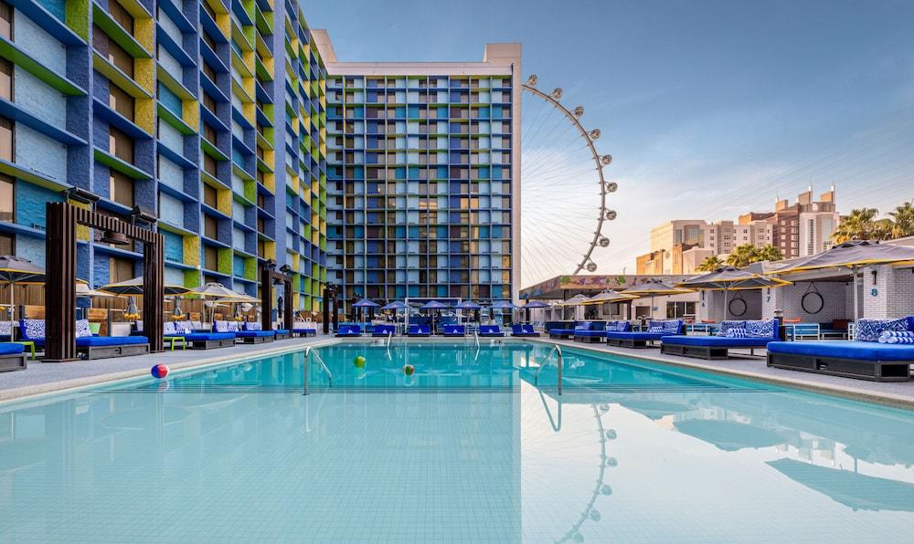 Vista Piscina The LINQ Hotel & Casino – A Caesars Rewards Destination