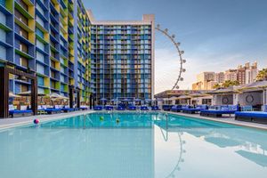 Paquete - The LINQ Hotel & Casino – A Caesars Rewards Destination