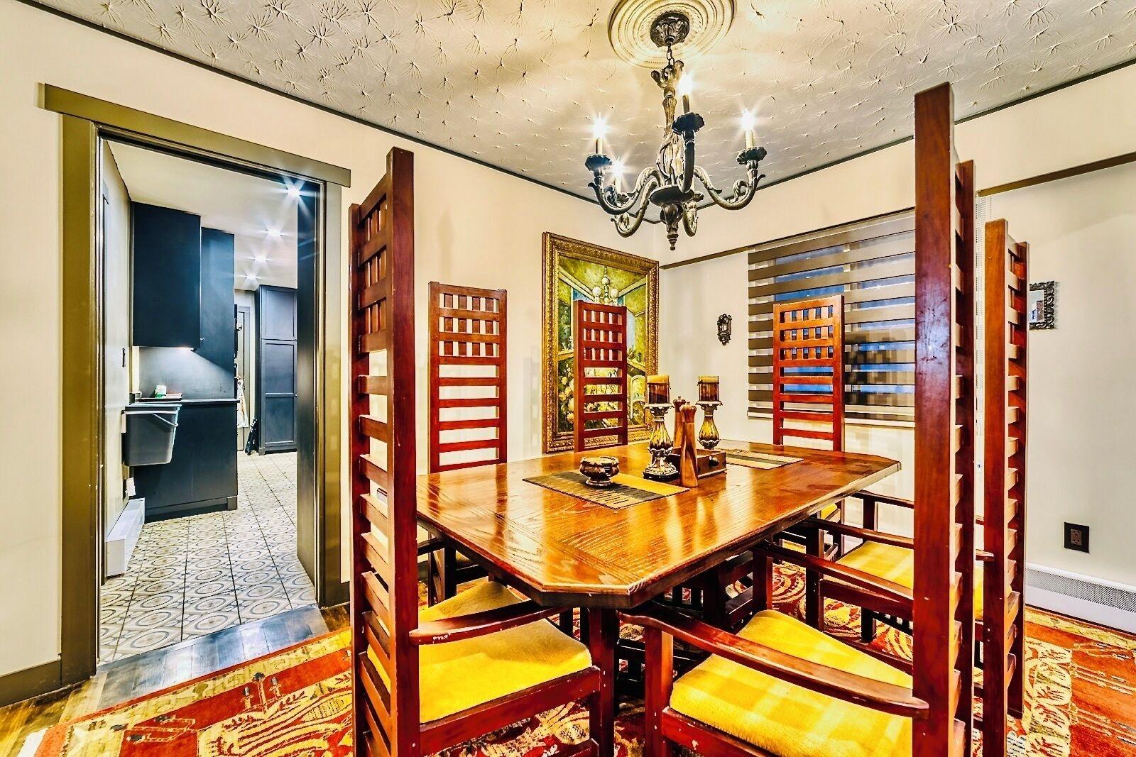 Restaurant Neocolonial Nouveau Kensington Vacation Home