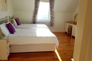 Alquiler Vacacional - Beautiful lake side cottage in the heart of Connemara