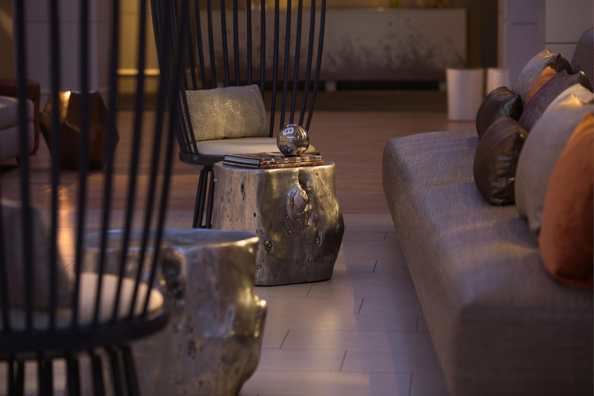 Vista Lobby Renaissance Meadowlands Hotel