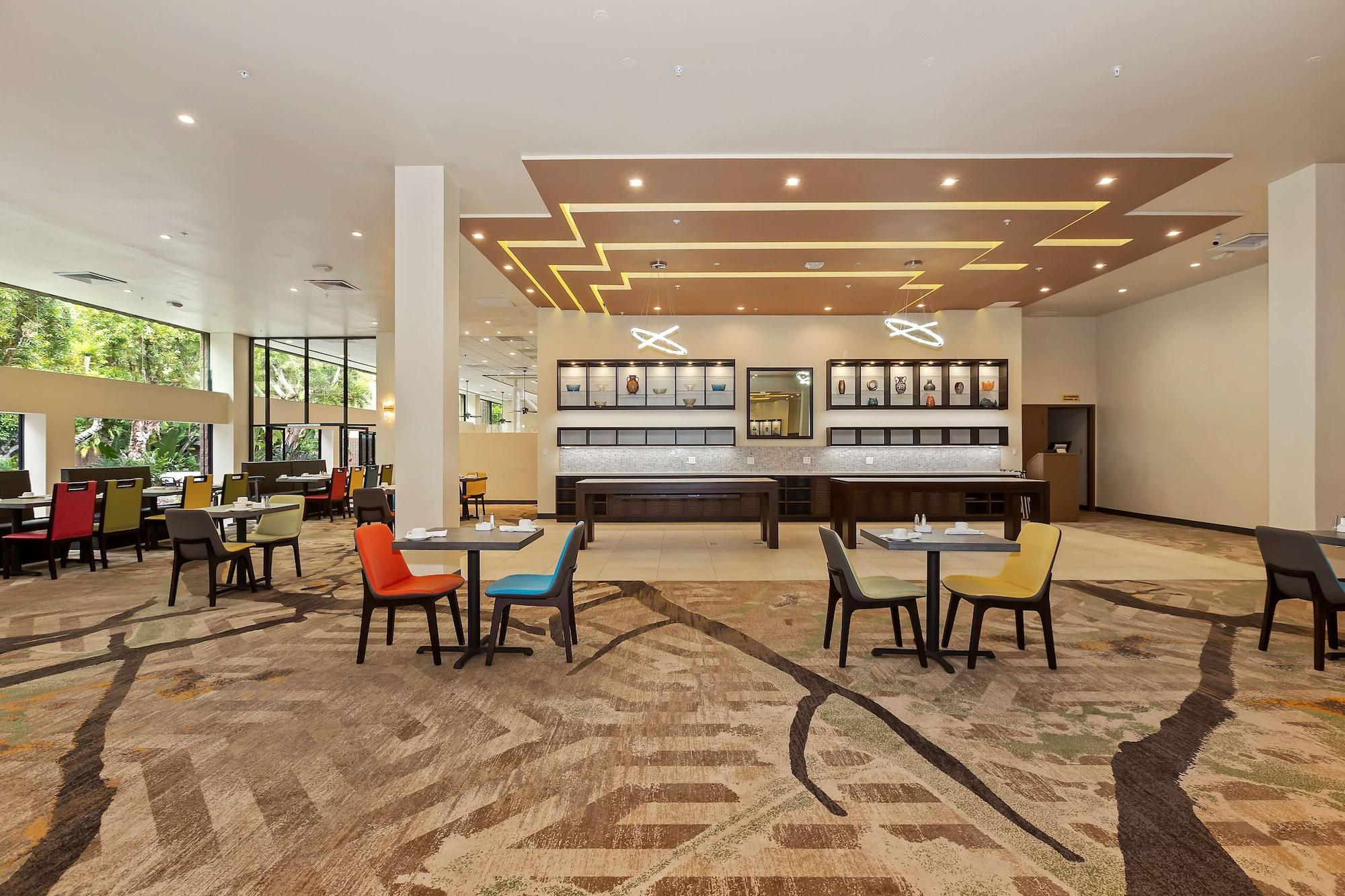 Restaurant Doubletree by Hilton Whittier Los Angeles
