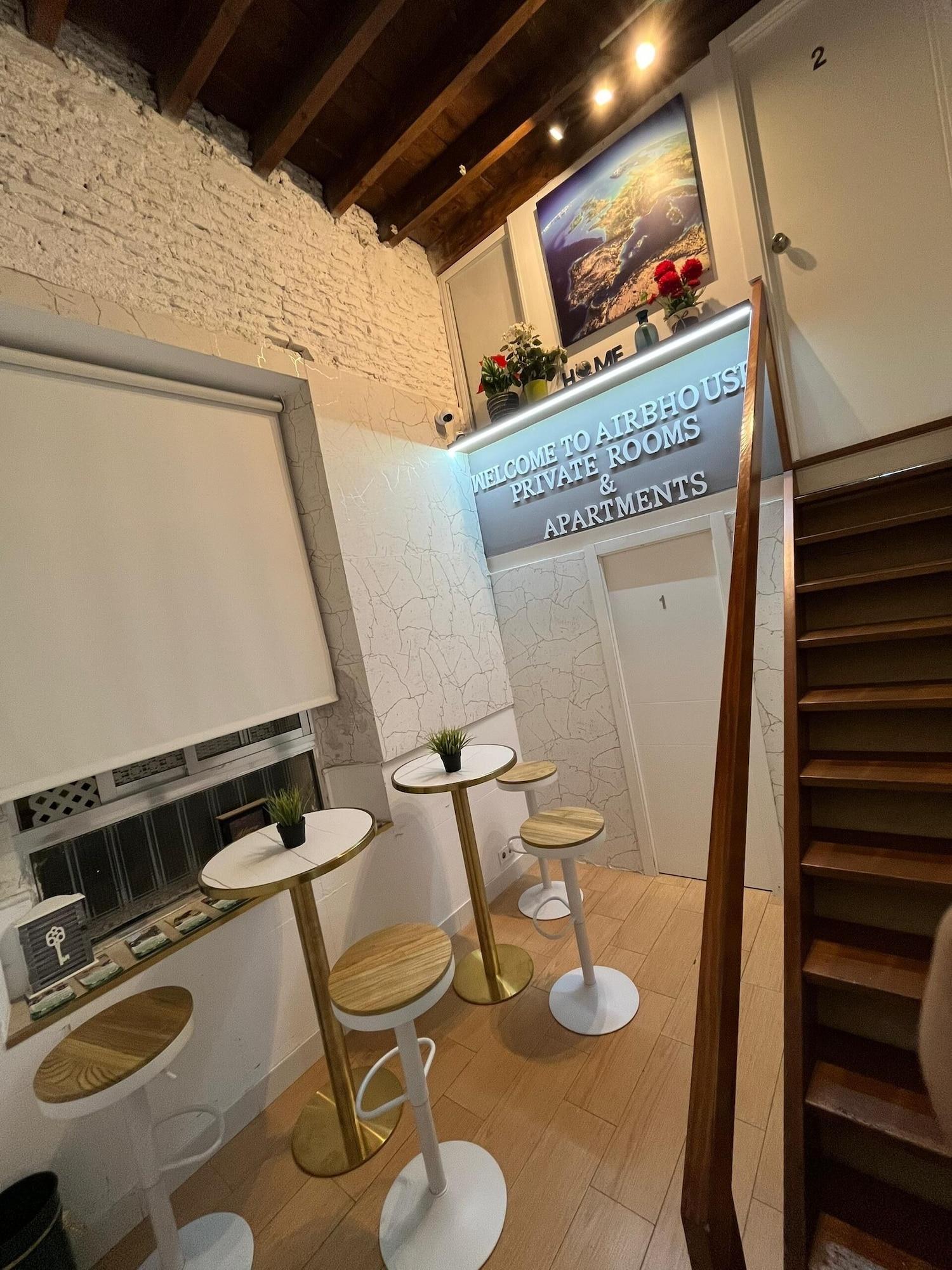 Comodidades del Alojamiento airbhouse private rooms & apartments