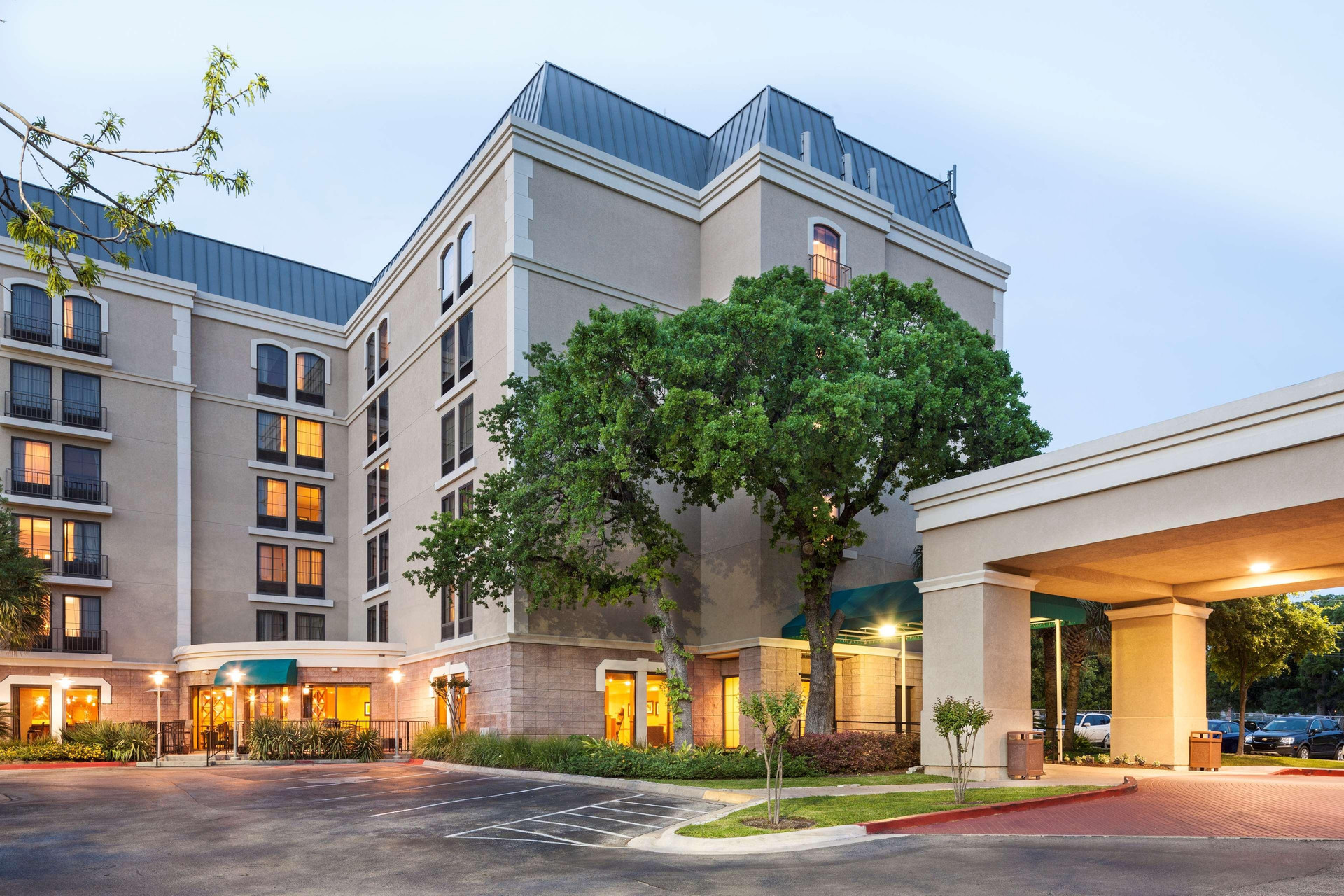 Vista Exterior DoubleTree by Hilton Austin - University Area