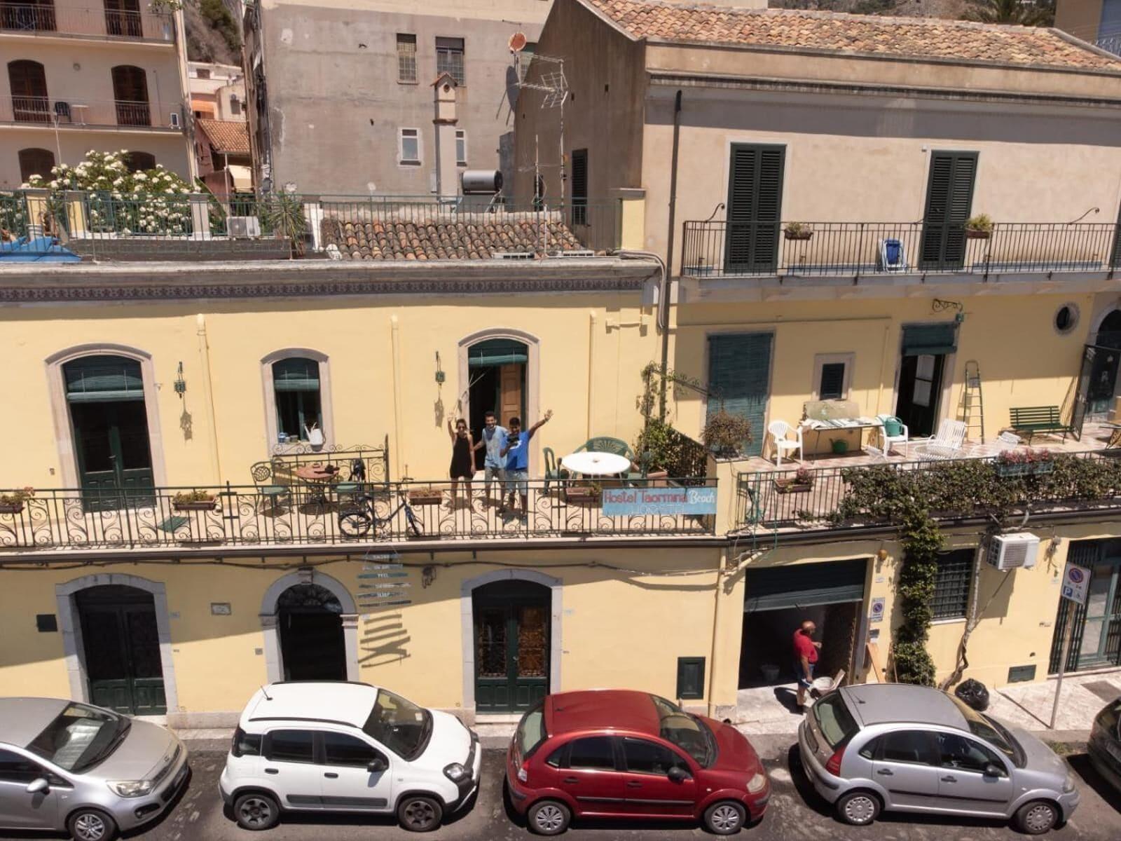 Vista Exterior Homstel Beach - Taormina Hostel