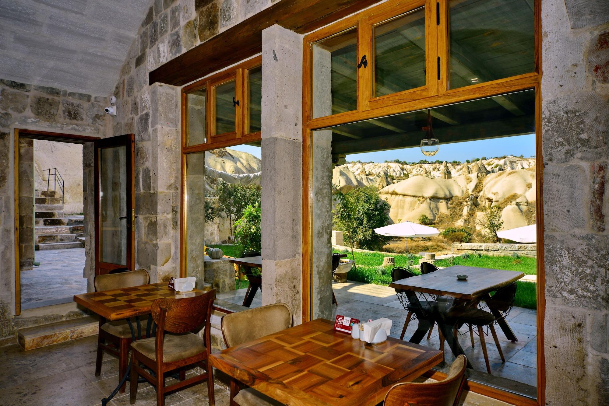 Restaurant Aza Cave Hotel Special Class Adults Only