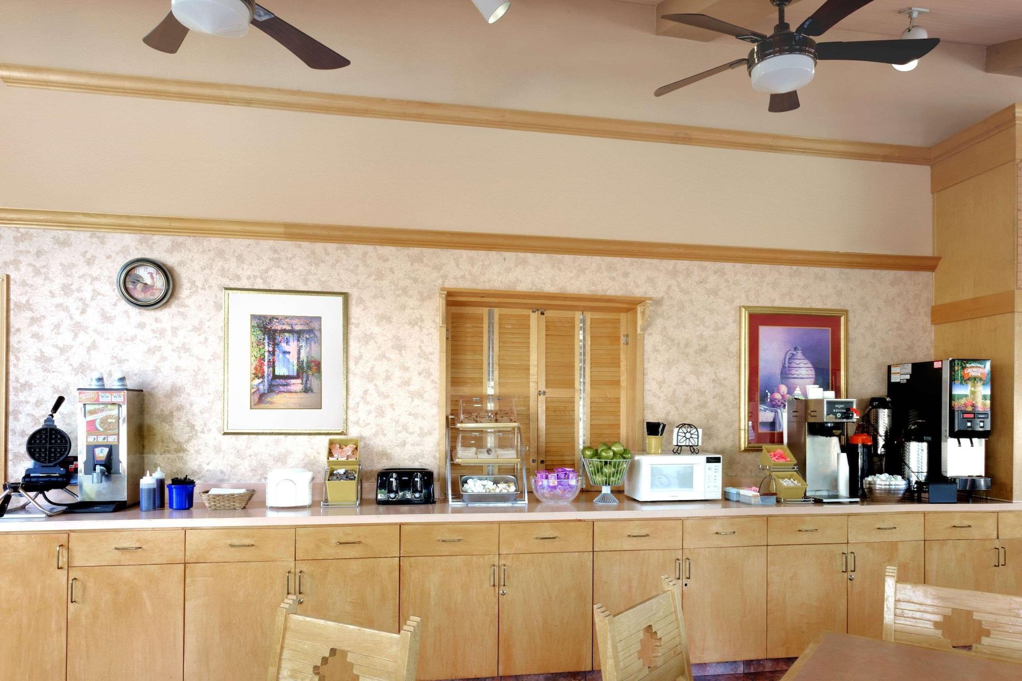 Restaurant Motel 6 Tempe, AZ – Elliot Road