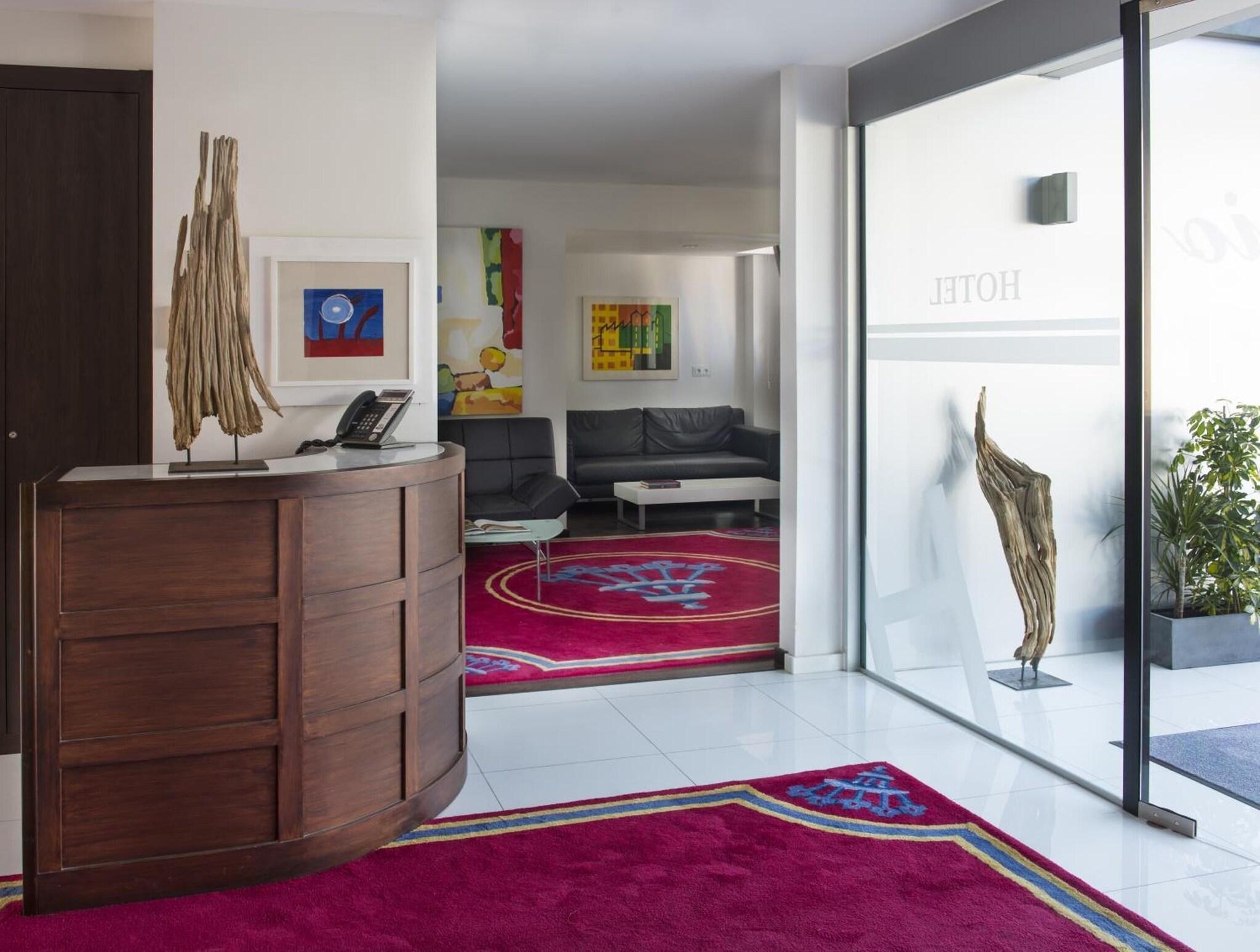 Vista Lobby Hotel Villa Rosario II, Edificio Moderno