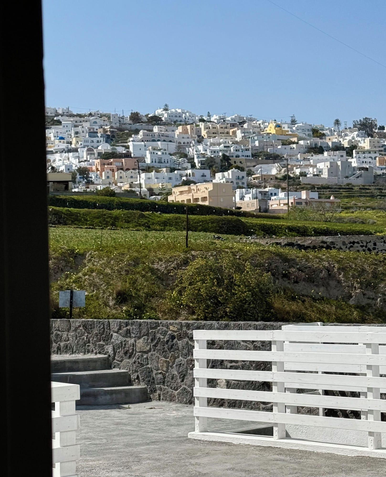 Vista Exterior Comfort Inn Fira