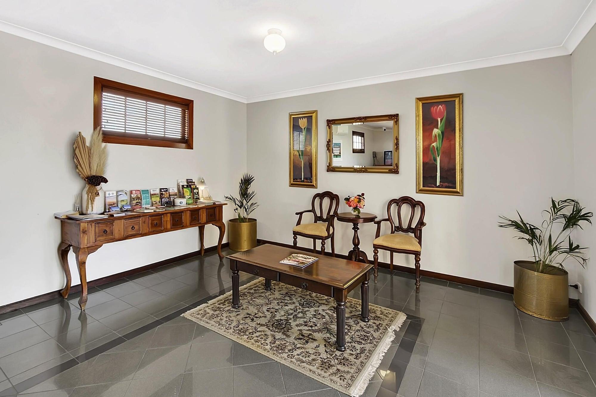 Vista Lobby The Clifton Motel