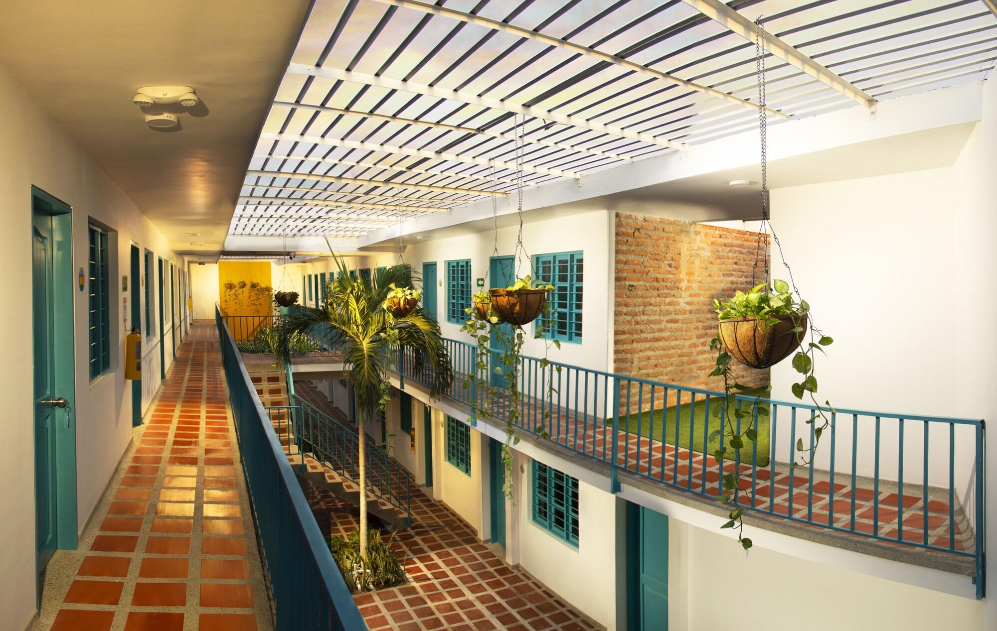 Varios Hotel Akuamarina