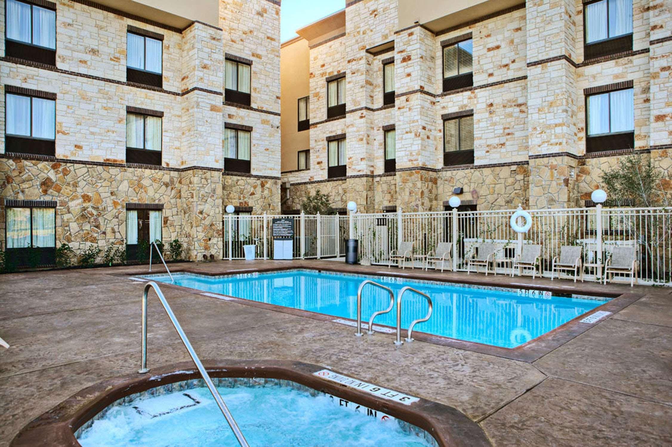 Vista Piscina Hampton Inn & Suites Mansfield
