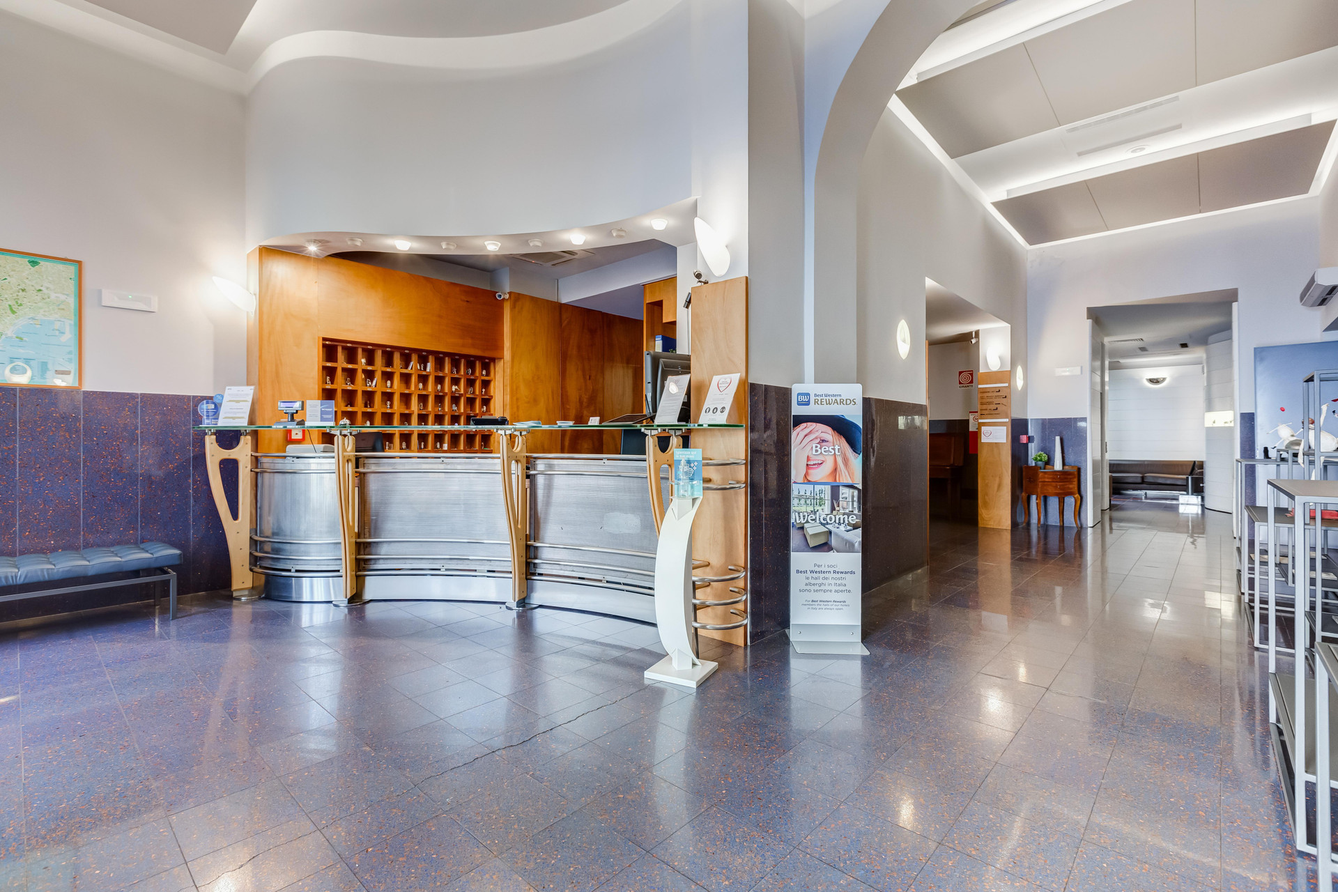 Vista Lobby Best Western Plus Hotel Plaza