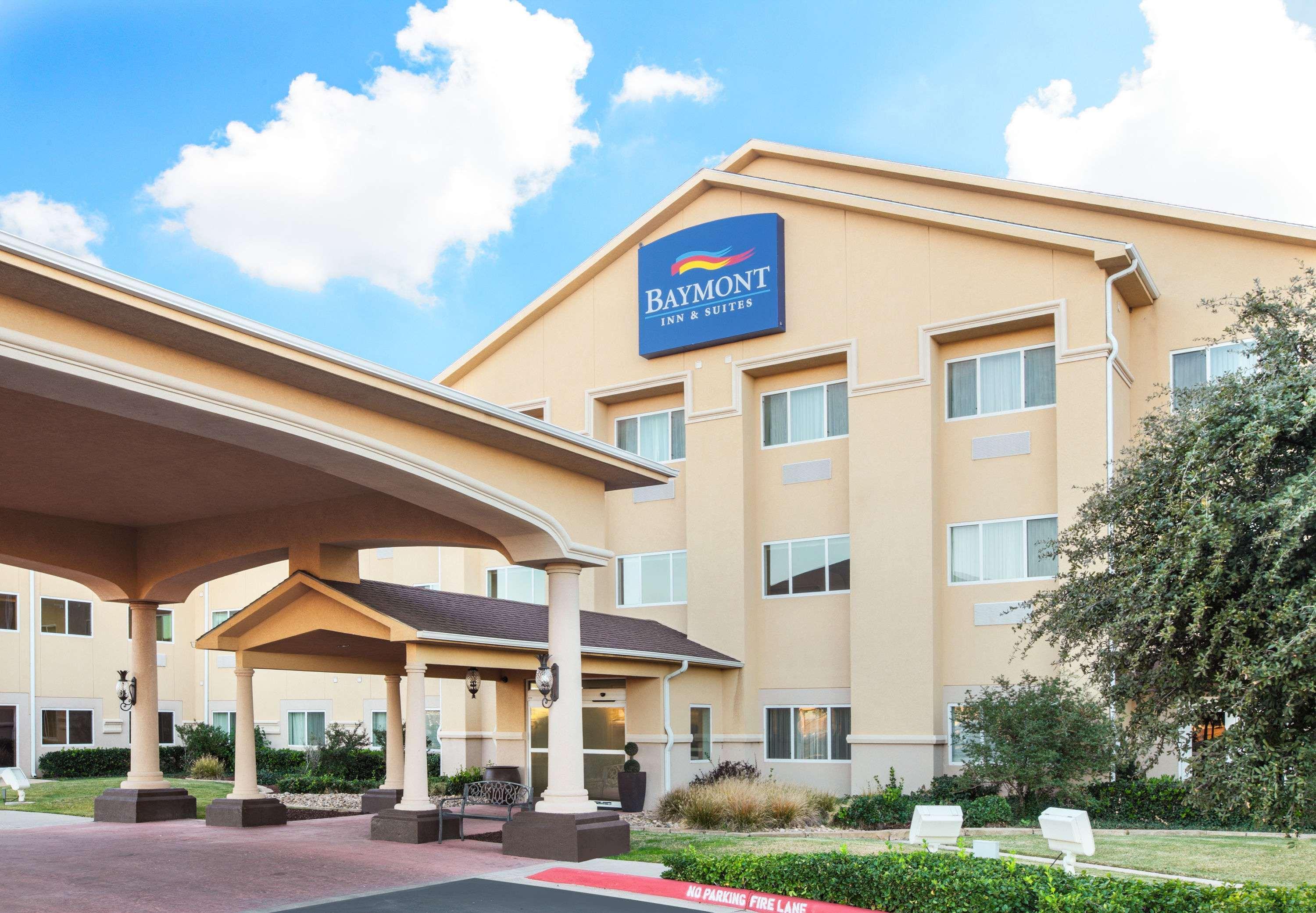 Vista Exterior Super 8 by Wyndham Lubbock West