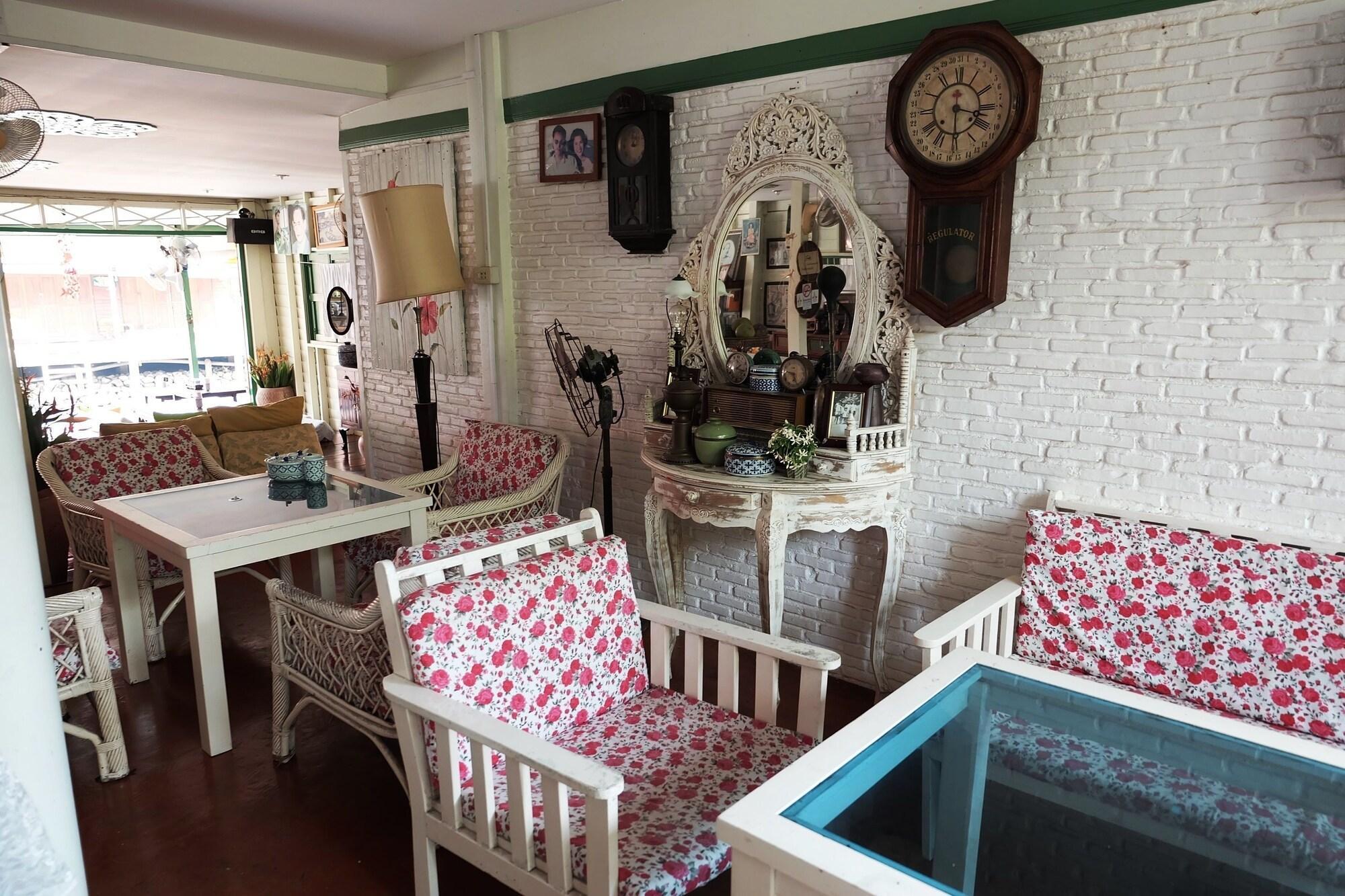 Restaurant Baanrak Amphawa Homestay