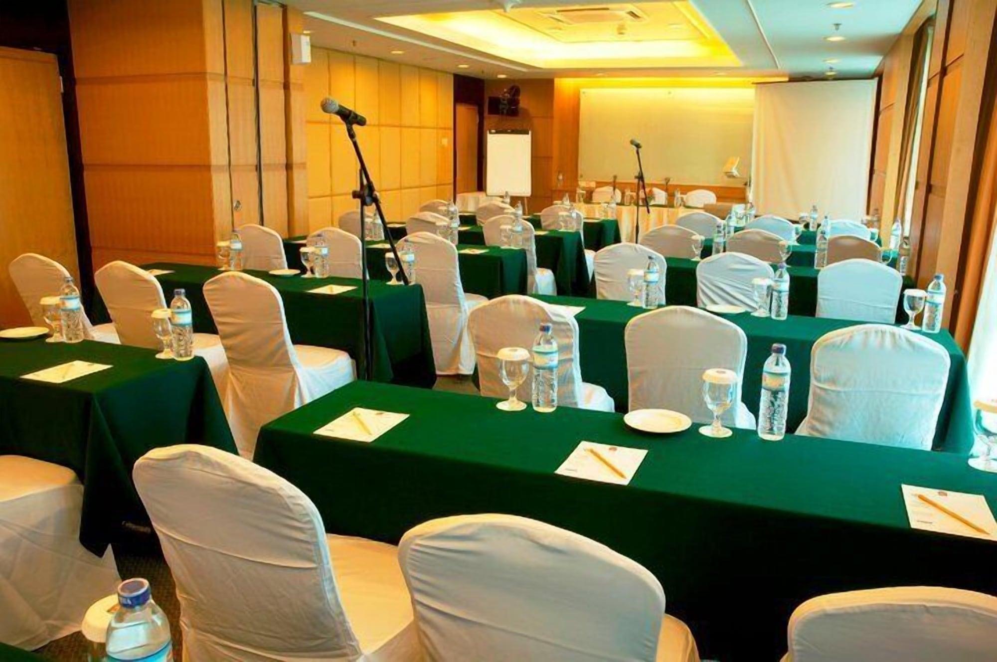 Sala de Reuniones Grand Suka Hotel